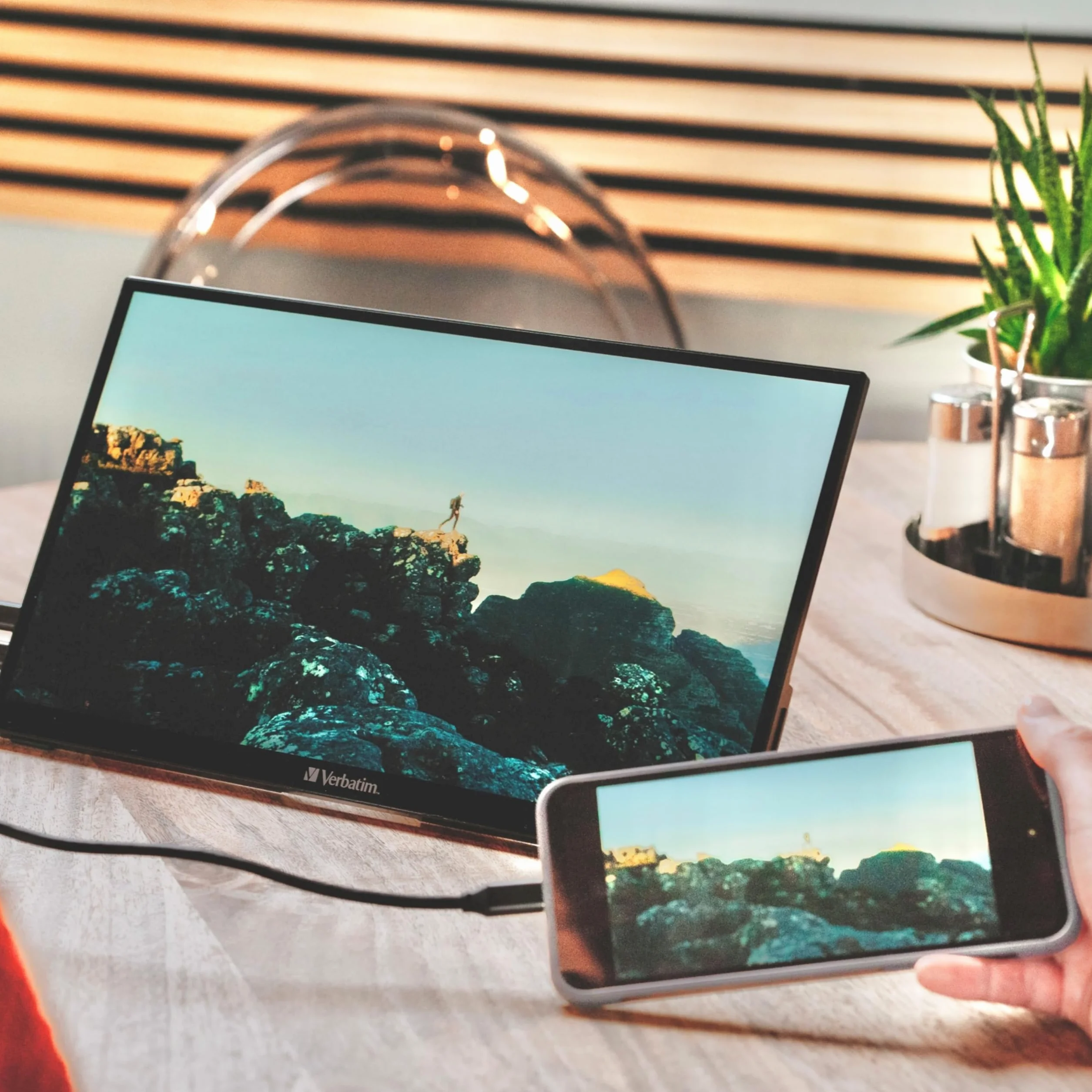 Verbatim PMT-14, przenośny ekran dotykowy, mobilny ekran Full HD 14" do laptopa, tabletu, smartfona, PS5 lub Nintendo Switch ze złączem USB-A, USB-C oraz HDMI, czarny