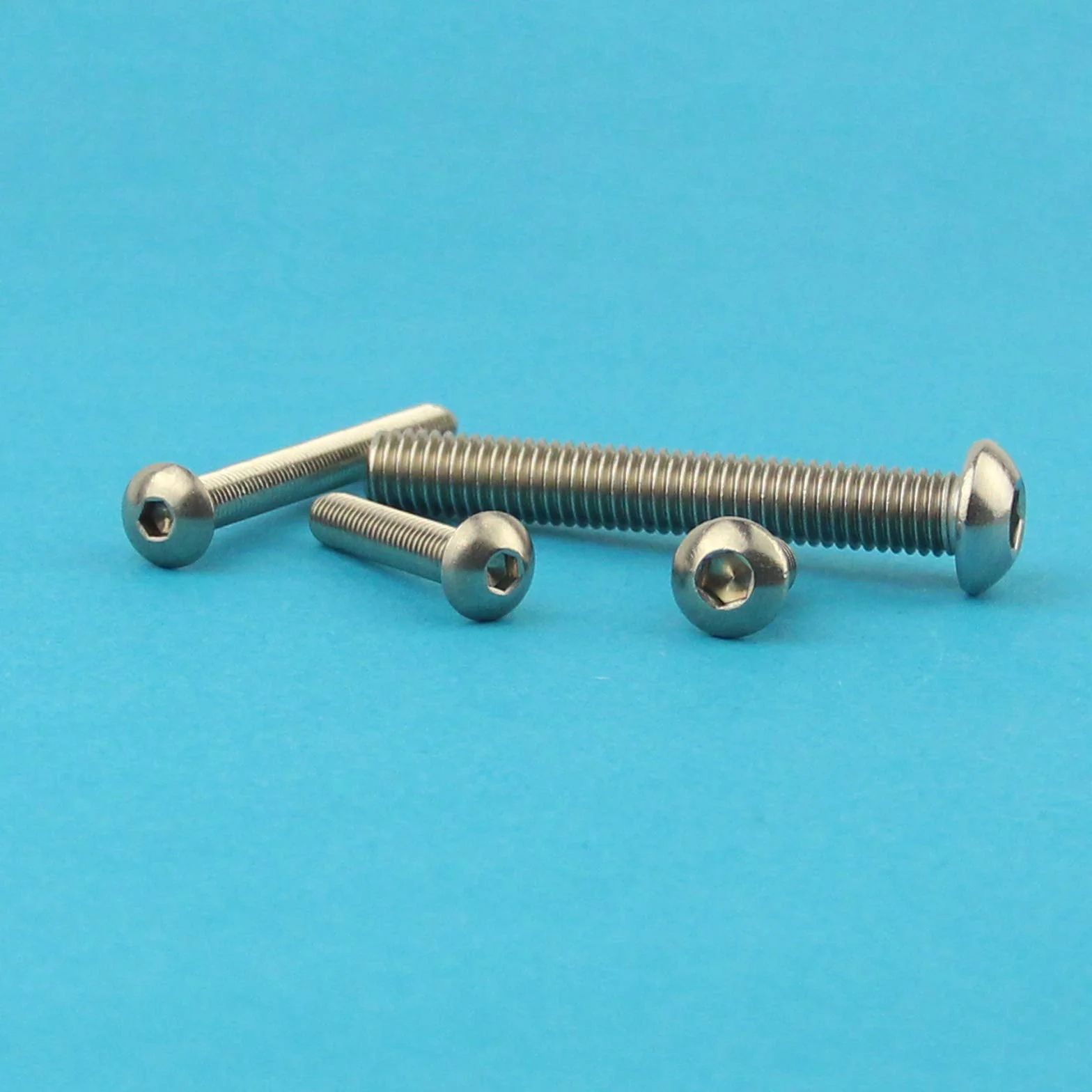 M4 x 6 mm śruby z łbem soczewkowym z gniazdem sześciokątnym (100 sztuk) - ISO 7380 śruba z łbem soczewkowym - śruby gwintowane - stal szlachetna A2 V2A - nierdzewne