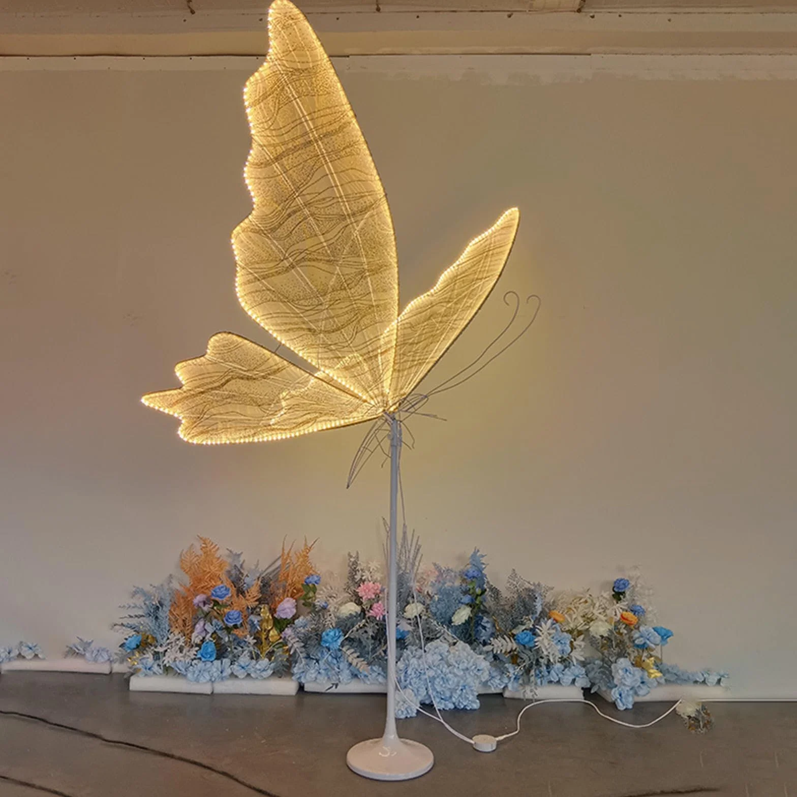 Motyl lampa podłogowa regulowana wysokość nowoczesna prosta lampka do czytania do salonu sypialni domu oprawy oświetleniowe dekoracja sali weselnej pionowa lampa podłogowa