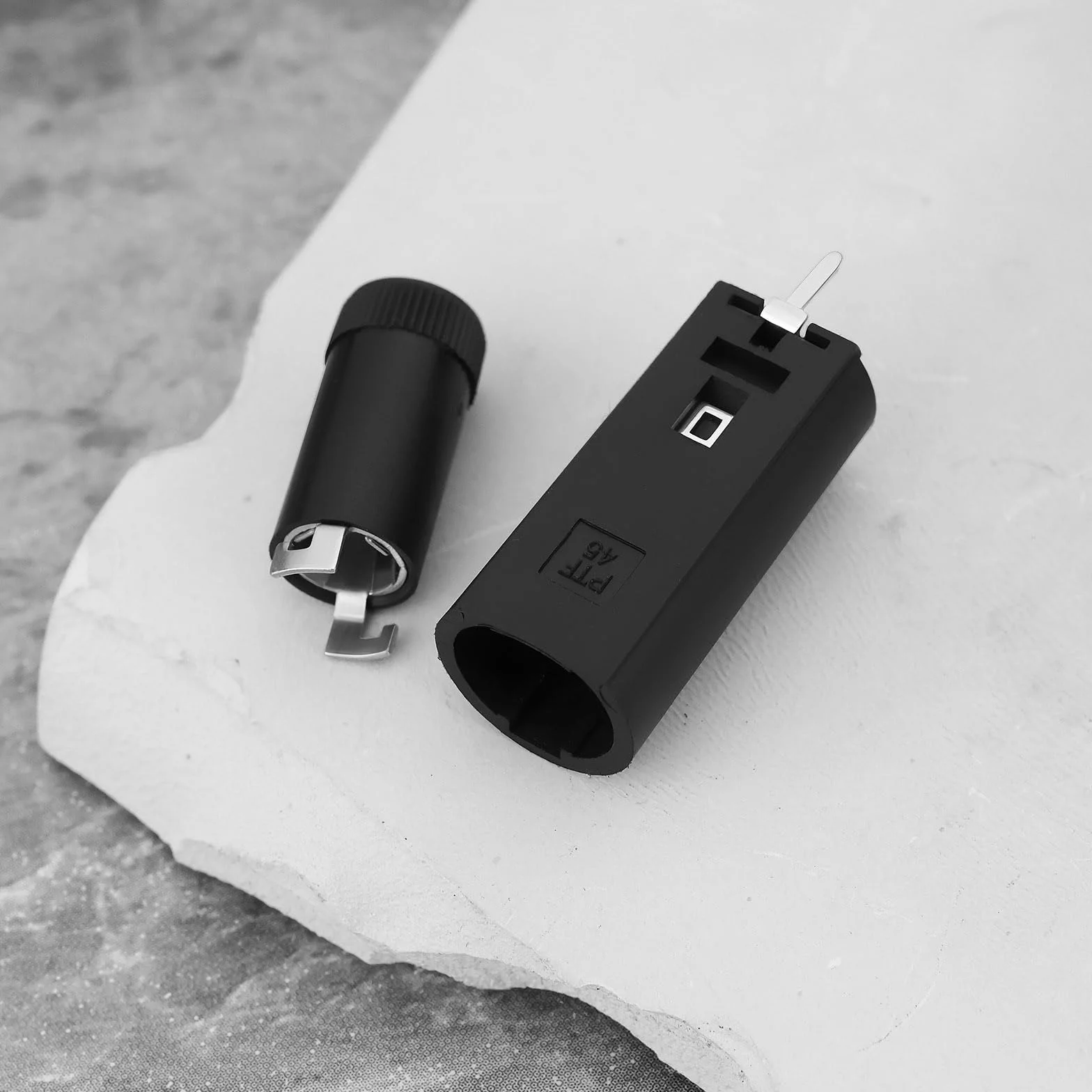 3 x uchwyt bezpiecznika pionowy zamknięty z zaślepką 5 mm x 20 mm 250 V 10 A do płyt zasilających różnych małych urządzeń elektrycznych