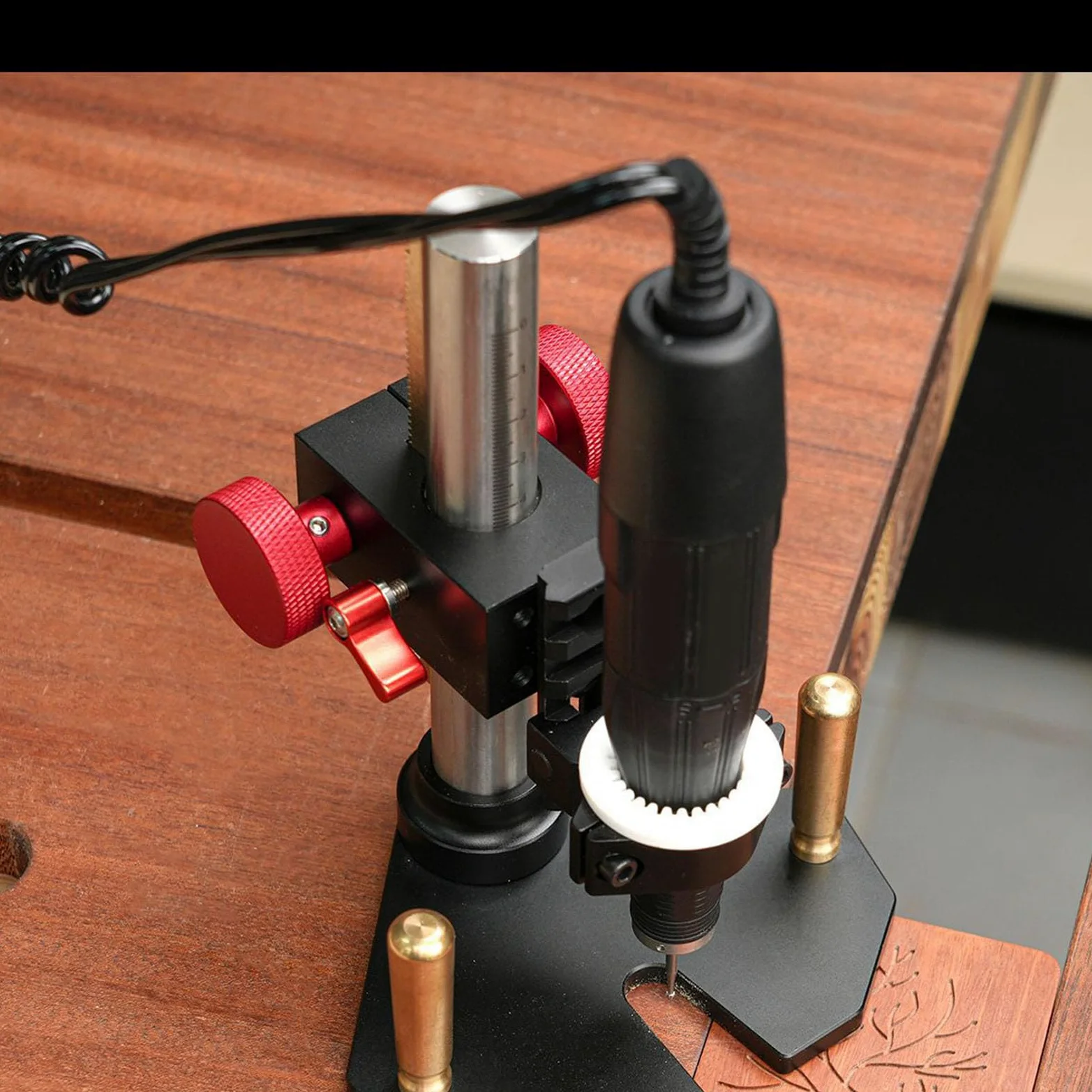 Fafeicy Stojak Pomocniczy do Grawera Regulowany od 0 do 70 Mm na Narzędzia 25 Mm Pomocniczy Uchwyt Rzeźbienia dla Hobbystów i Rzemieślników Zajmujących się obróbką Drewna 1 Opa