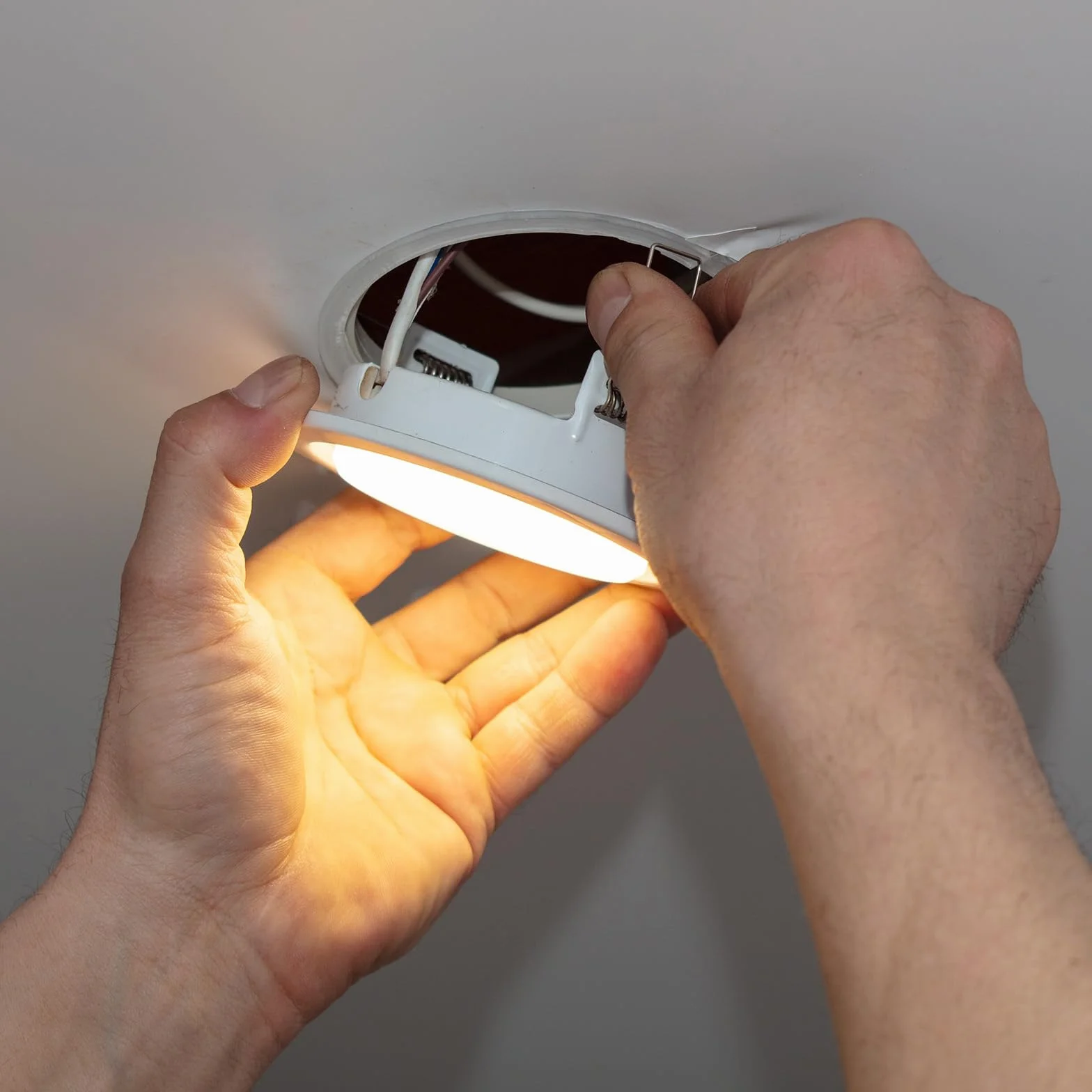 PATIKIL 41 x 15 mm zacisk sprężynowy reflektor 24 szt. diody emiter zintegrowane oświetlenie akcesoria zaciski ochronne do sufitu niebieska lampa