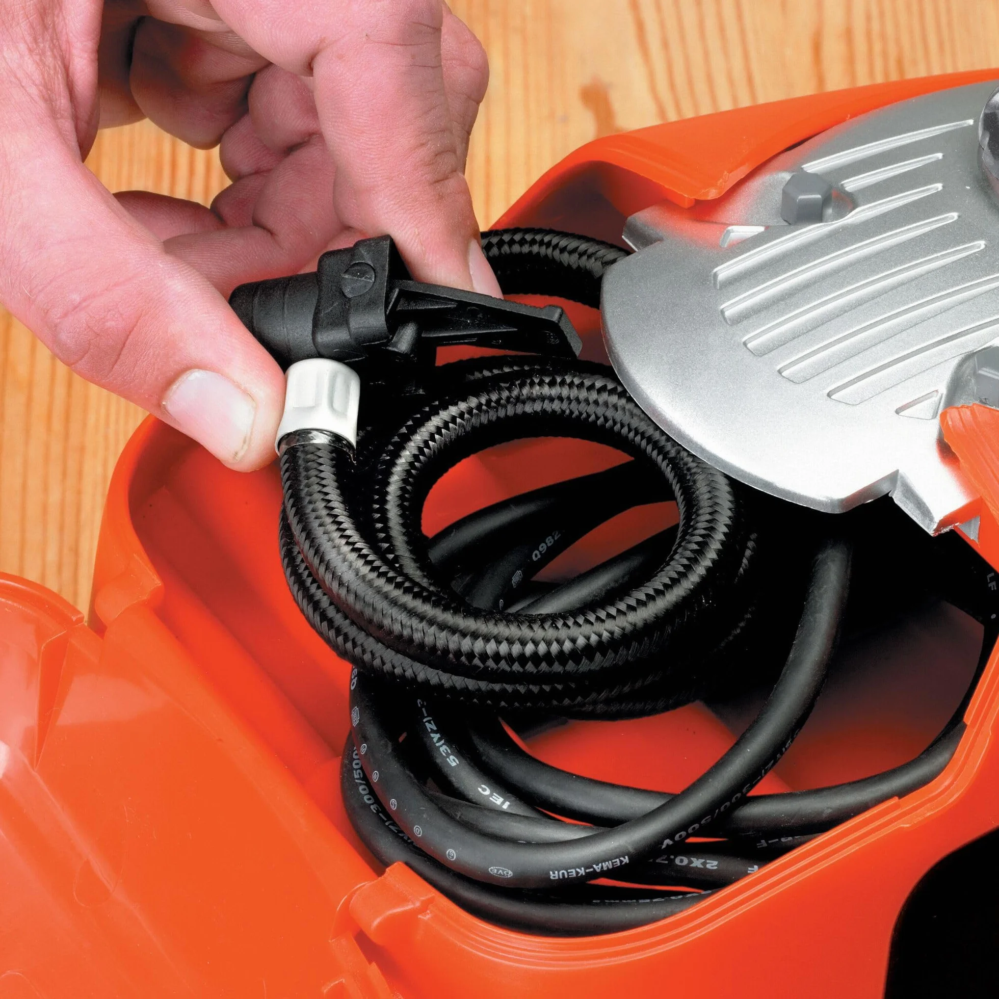 BLACK+DECKER ASI300 Wielofunkcyjny kompresor sprężarka 12V 230V 11 Bar