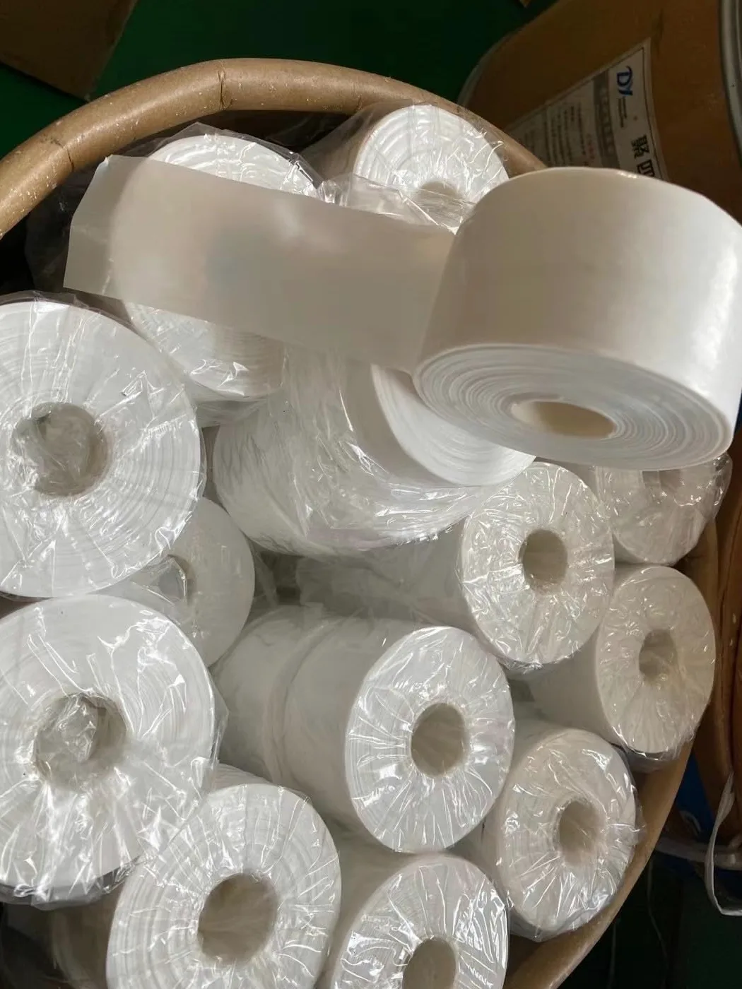 Wysokowydajna, oleista taśma PTFE do uszczelniania gwintów do zastosowań w gazie ziemnym i przemyśle – 5 rolek, 25 mm x 0,2 mm, 1250 g