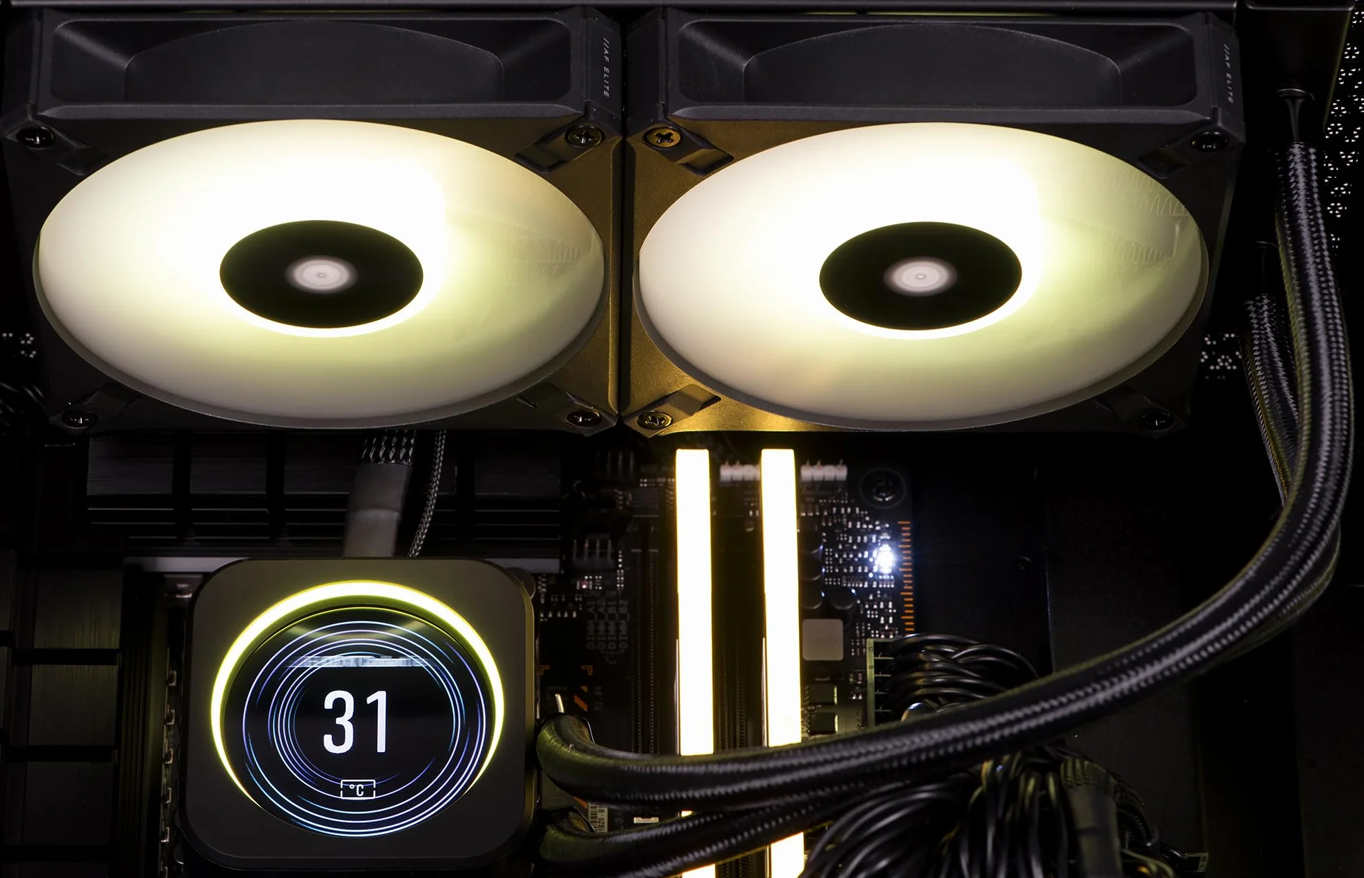 Komputer Actina Icue Ryzen 7 7800X3D 32 GB RAM 2 TB SSD AMD Radeon RX 7900 XT Windows 11 Czarny