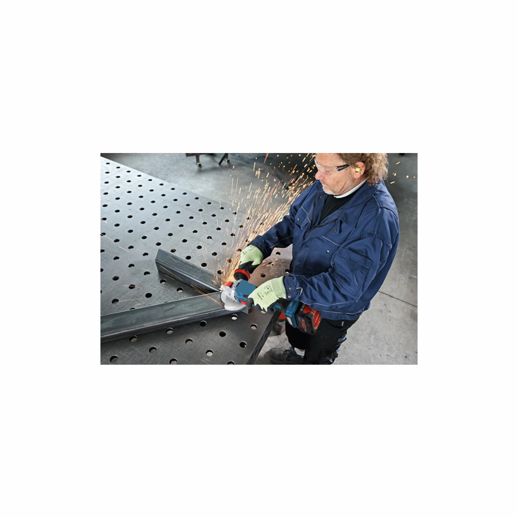 Bosch Professional system 18V: akumulatorowa szlifierka kątowa GWX 18V-15 C (Ø tarczy 125 mm, system X-LOCK, walizka L-BOXX)