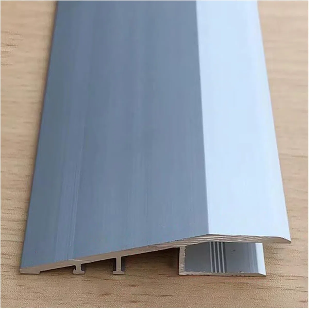 Aluminiowa listwa przypodłogowa 1,19 cm wysoki próg szwu pokrywa do przycinania dywan obrzeża pasek niestandardowy rozmiar (srebrny 200 cm/78,7"/2 m) do rozwiązań podłogowych