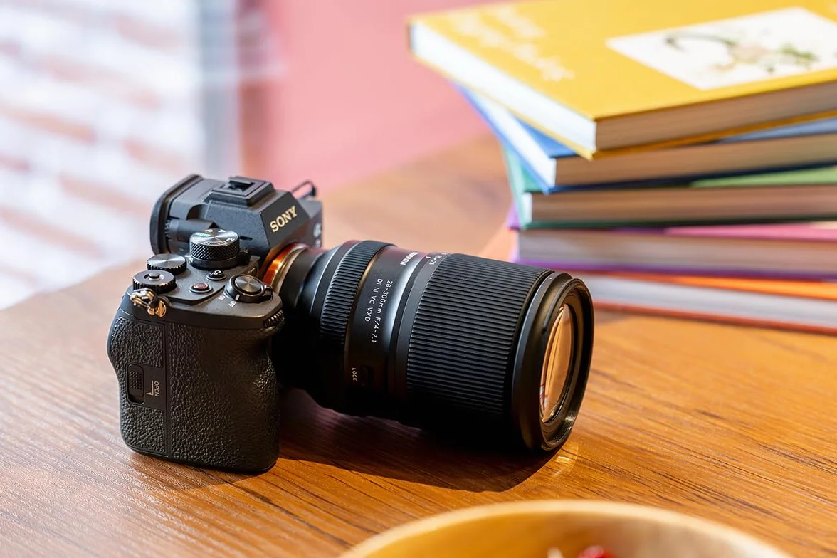 TAMRON 28-300 mm F/4-7.1 Di III VC VXD obiektyw do Sony E-Mount
