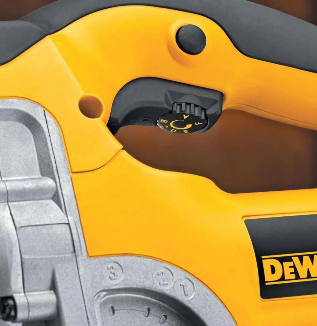 Dewalt DW331K-QS - Wyrzynarka 701w elektroniczna z zamkniętą pięścią + teczka