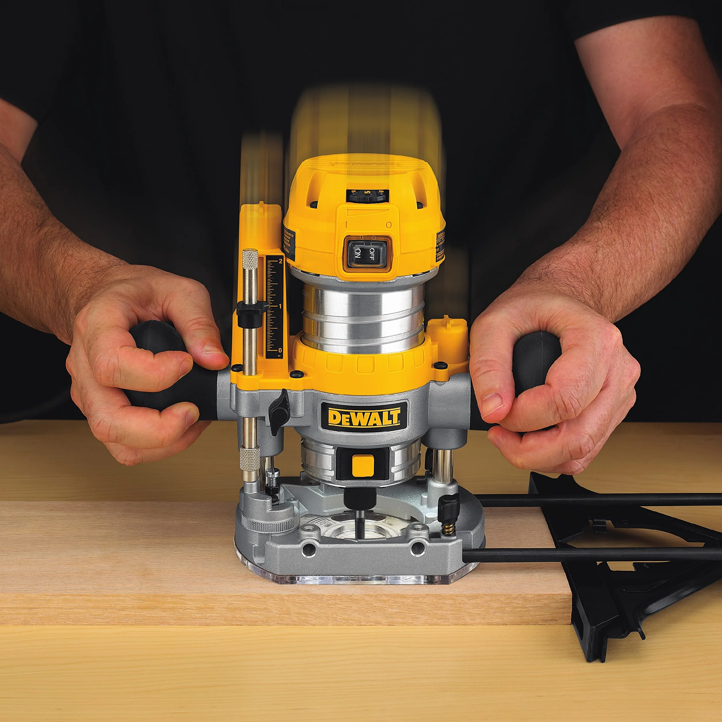 DeWalt Frezarka wielofunkcyjna (900 W) D26204K