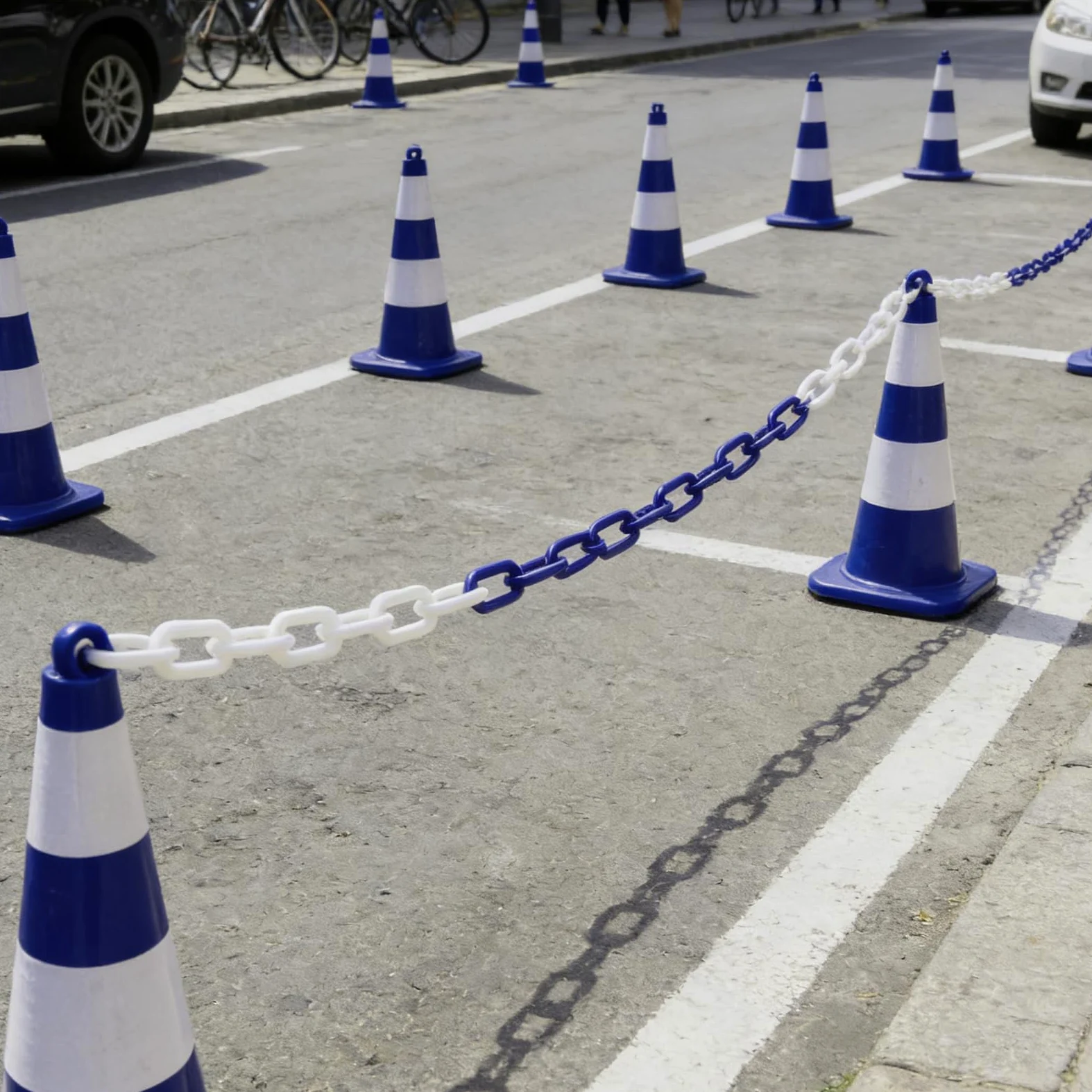 25 m niebiesko-biały odporny na warunki atmosferyczne plastikowy łańcuch barierowy bezpieczeństwa – dwukolorowa taśma ostrzegawcza na wydarzenie, parking i plac budowy do skutecznej kontroli tłumu i