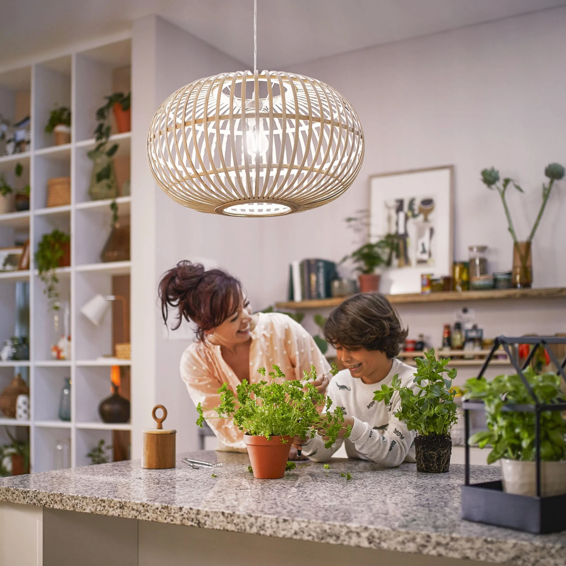 Philips Bombilla LED clásica, UltraEfficient, 40W, 485Lm, P45, E14 2700K, przezroczysty kryształ