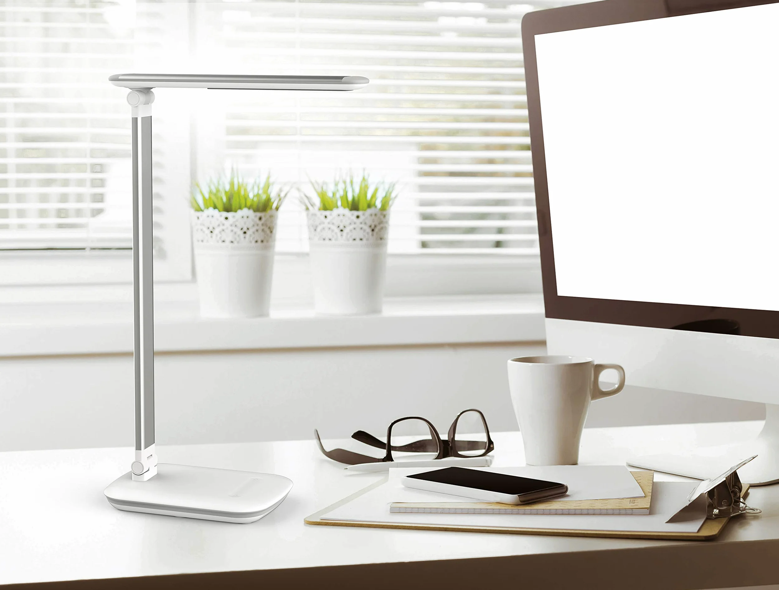 MAUL Lampka biurkowa LED MAULjazzy biała ściemniana z USB | komfort pracy, 5 poziomów jasności, ładowanie telefonu, ruchoma głowica, stabilna baza, światło 4000 K