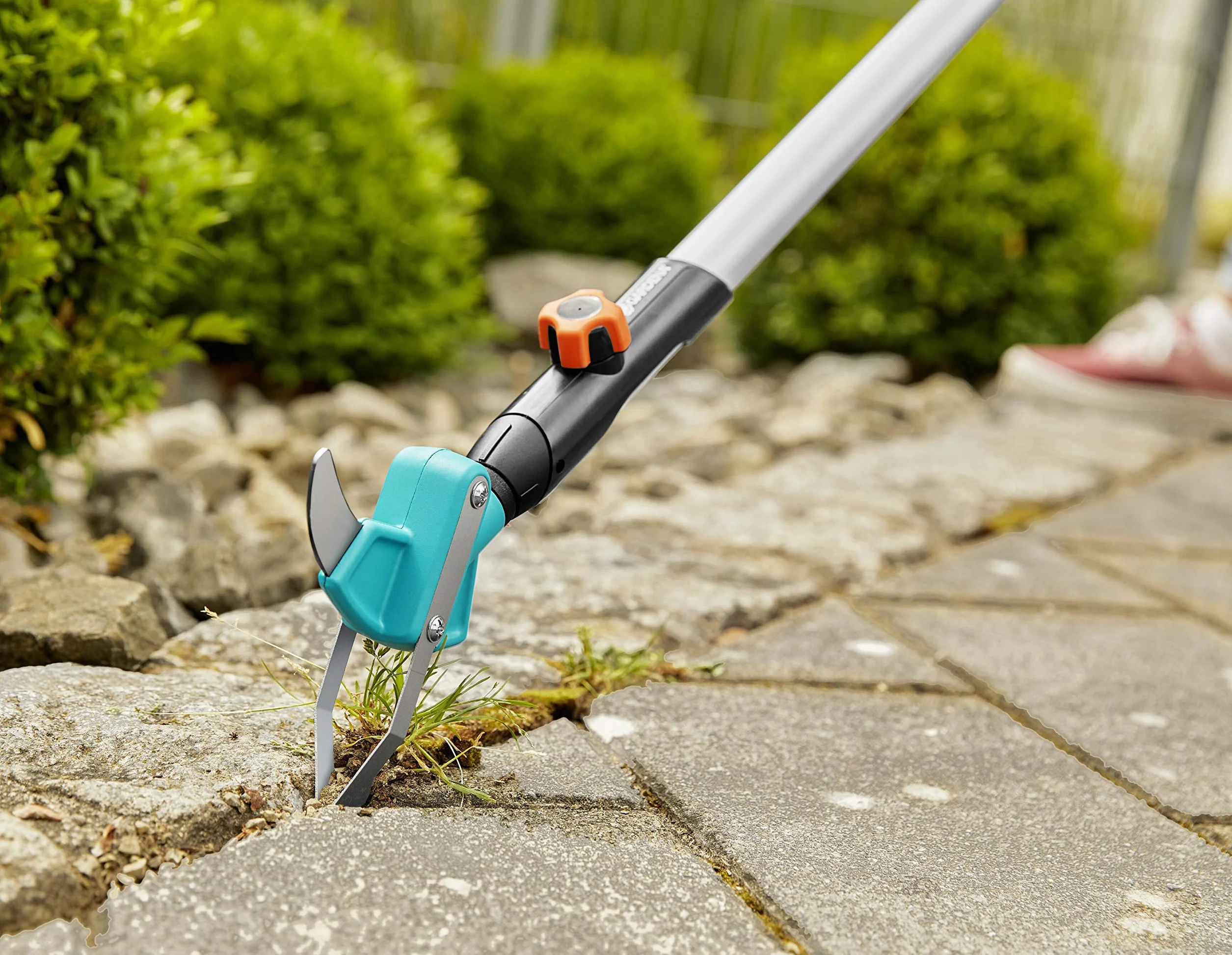 Gardena combisystem - 2 w 1 - skrobak do szczelin: Skrobak do usuwania chwastów i mchu, z uchwytem ze stali szlachetnej do bardzo szerokich spoin, do wszystkich trzonków cs (03607-20)
