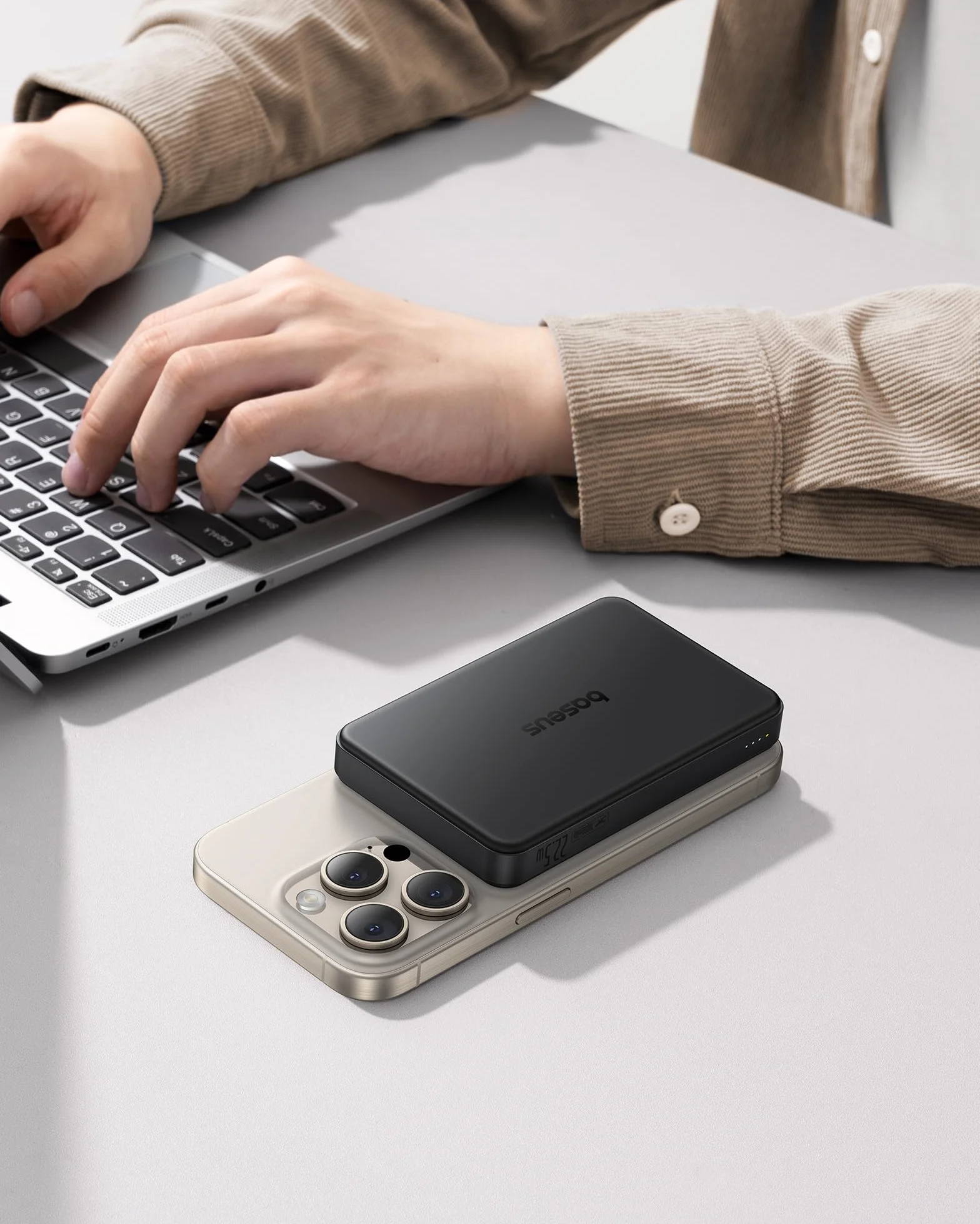 Baseus Power Bank 10 000 mAh, Qi2 Magsafe Powerbank bezprzewodowy 15 W, magnetyczny powerbank do iPhone 16/15/14, mini powerbank PD 22,5 W, szybkie ładowanie, zewnętrzna bateria USB-C, mały, ale