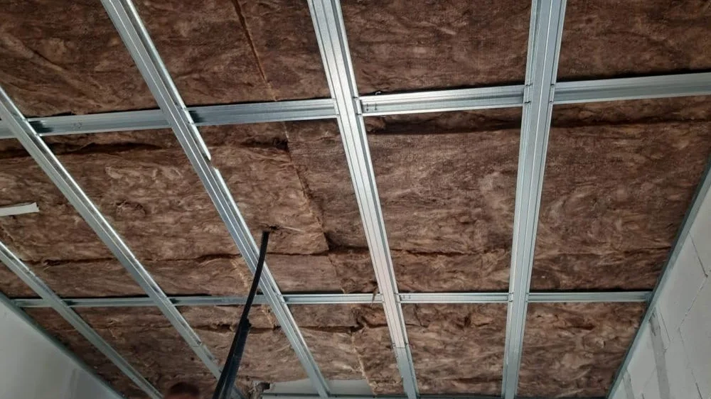 FUTURAZeta - Izolacja sufitu sufitowego otoczona izolacja akustyczna i termiczna wełna mineralna o grubości 95 mm rolki 6 metrów kwadratowych