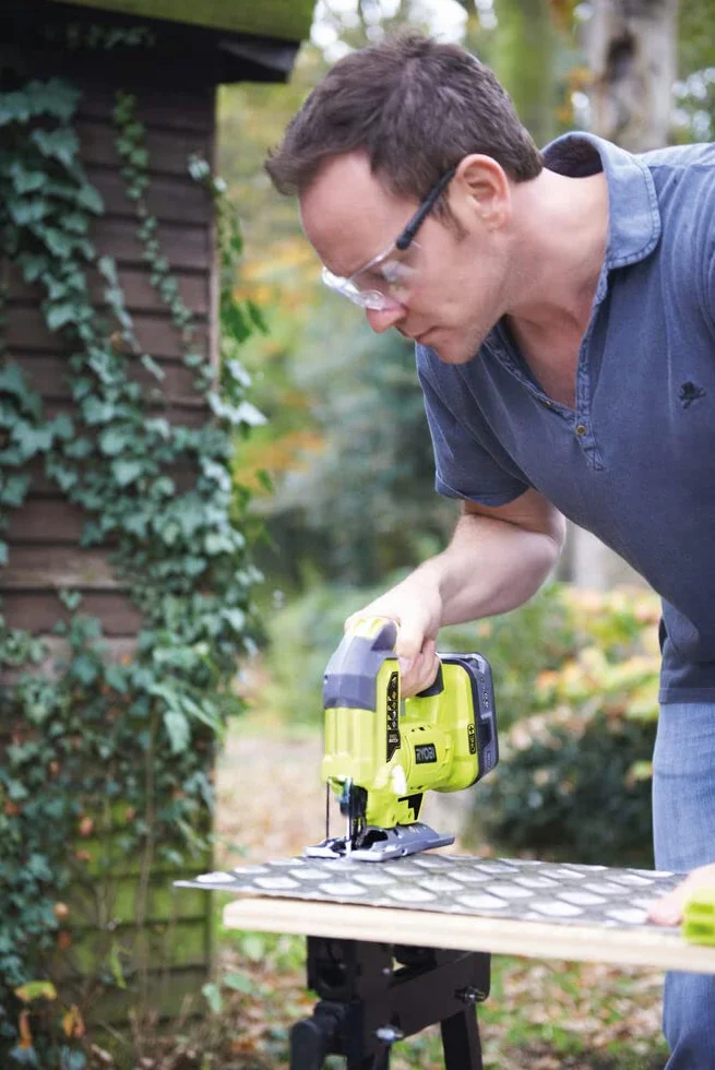Ryobi Wyrzynarka akumulatorowa 18V, R18JS-0, cięcię pod kątem 0-45°, regulacja prędkości, maks. zdolność cięcia 101 mm w drewnie, 10 mm w aluminium, 6 mm w stali, uchwyt brzeszczotu typy T, dioda LED
