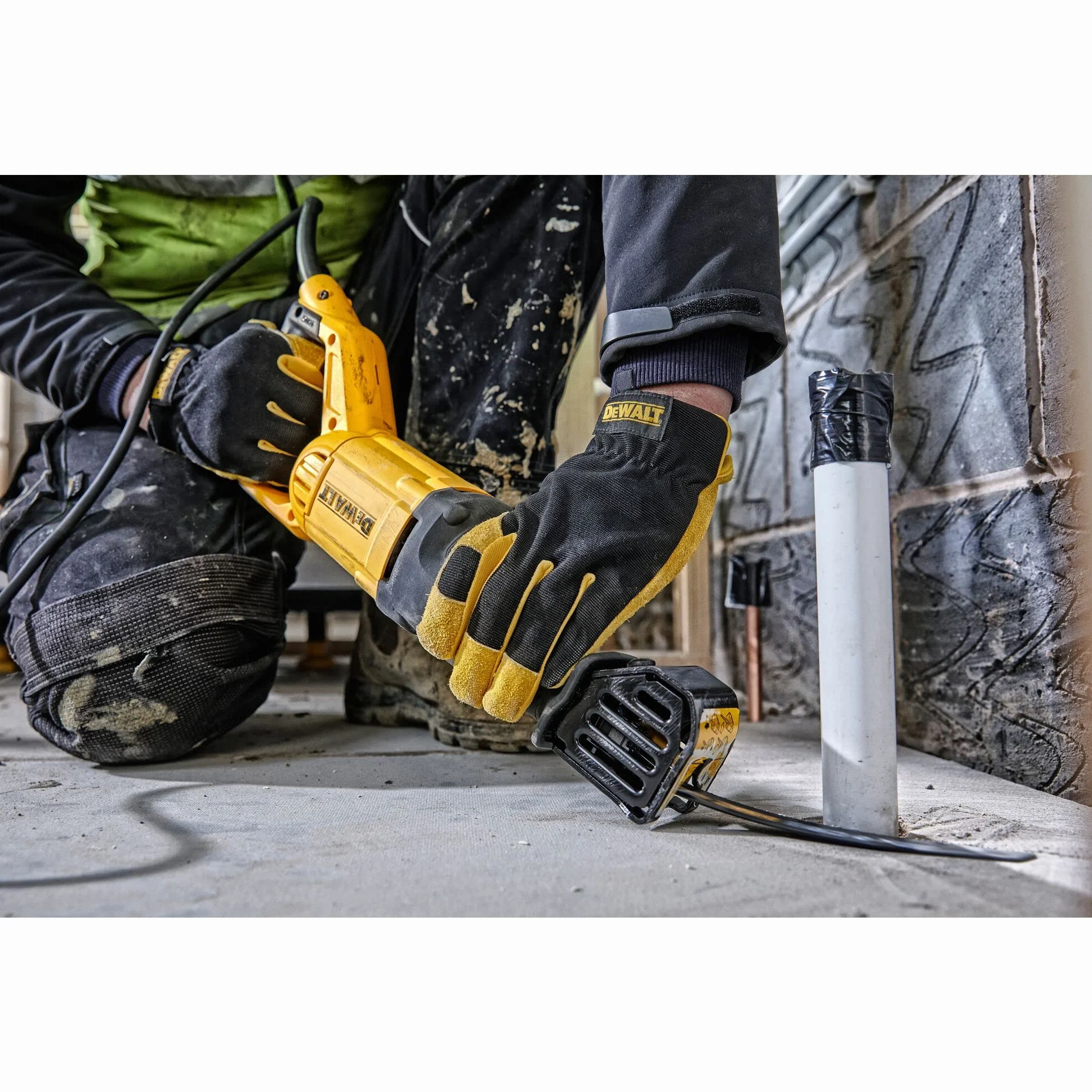 DEWALT Piła szablasta 1100 W DWE305PK długość skoku 29 mm wydajność cięcia 280 mm