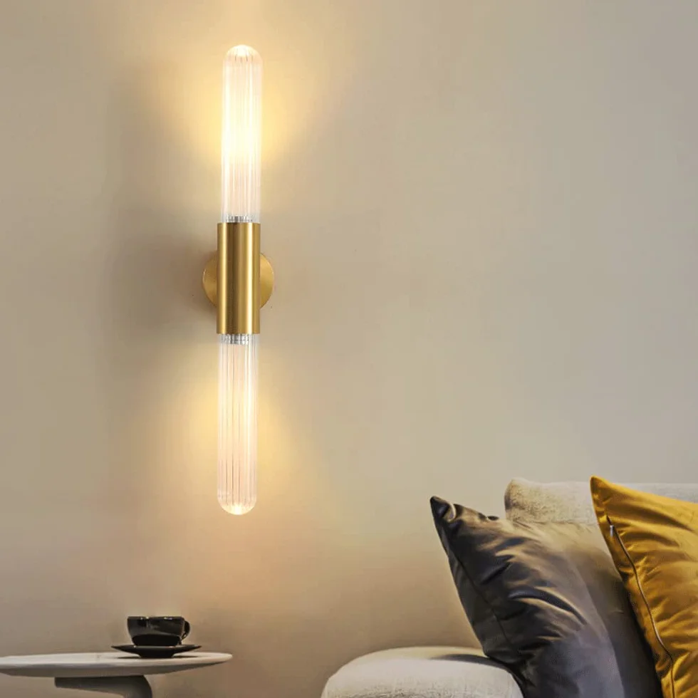 Mosiężny długi kinkiet ze szklanym kloszem w paski GU10, postmodernistyczna lampa ścienna, skandynawski kinkiet nocny