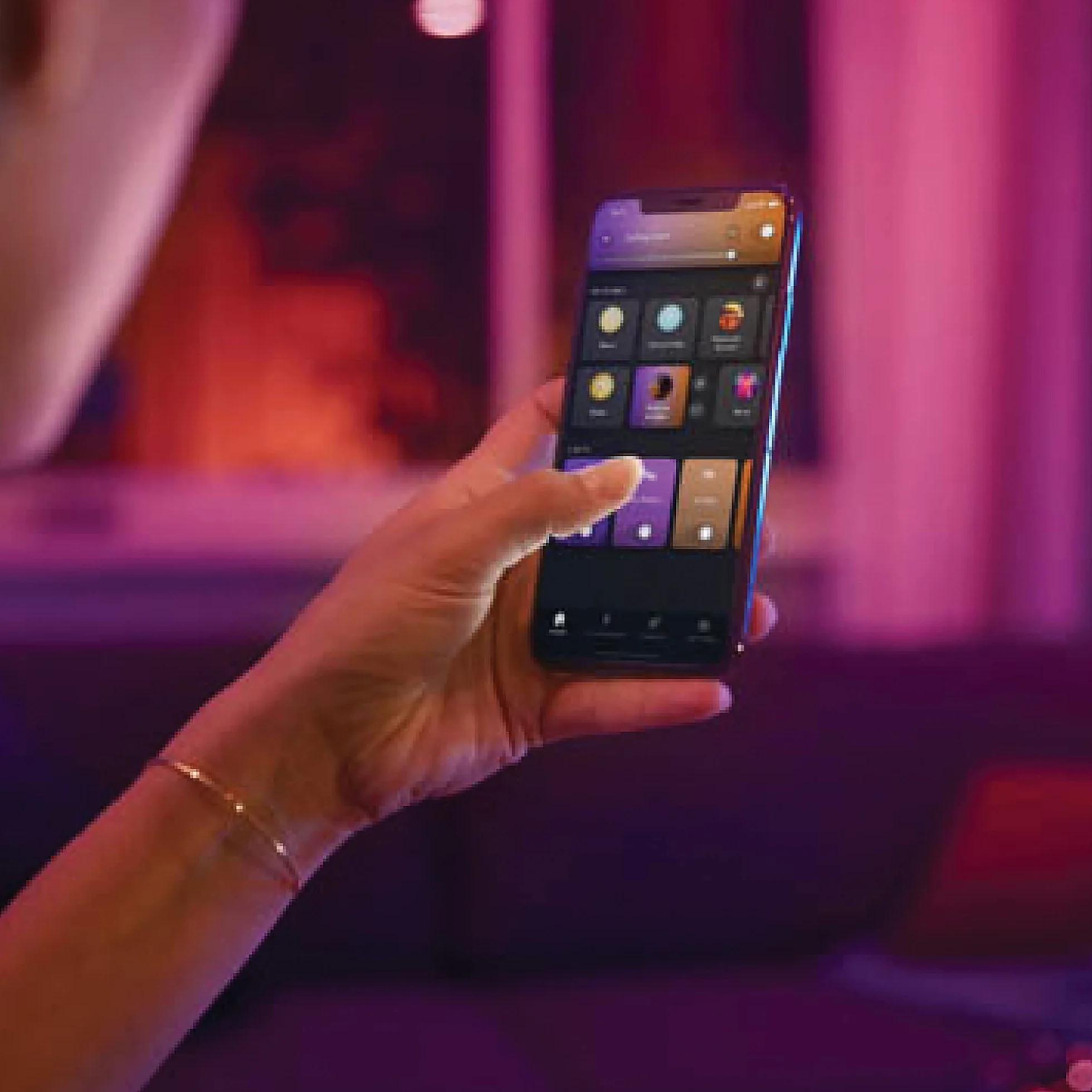Philips Hue White and color ambiance Żarówka 2xE27 1100lm, 8W (75W), 16 mln kolorów, możliwość przyciemniania, inteligentne oświetlenie