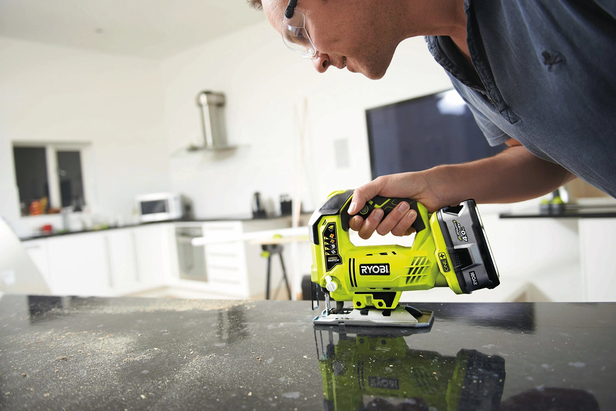 Ryobi Wyrzynarka akumulatorowa 18V, R18JS-0, cięcię pod kątem 0-45°, regulacja prędkości, maks. zdolność cięcia 101 mm w drewnie, 10 mm w aluminium, 6 mm w stali, uchwyt brzeszczotu typy T, dioda LED
