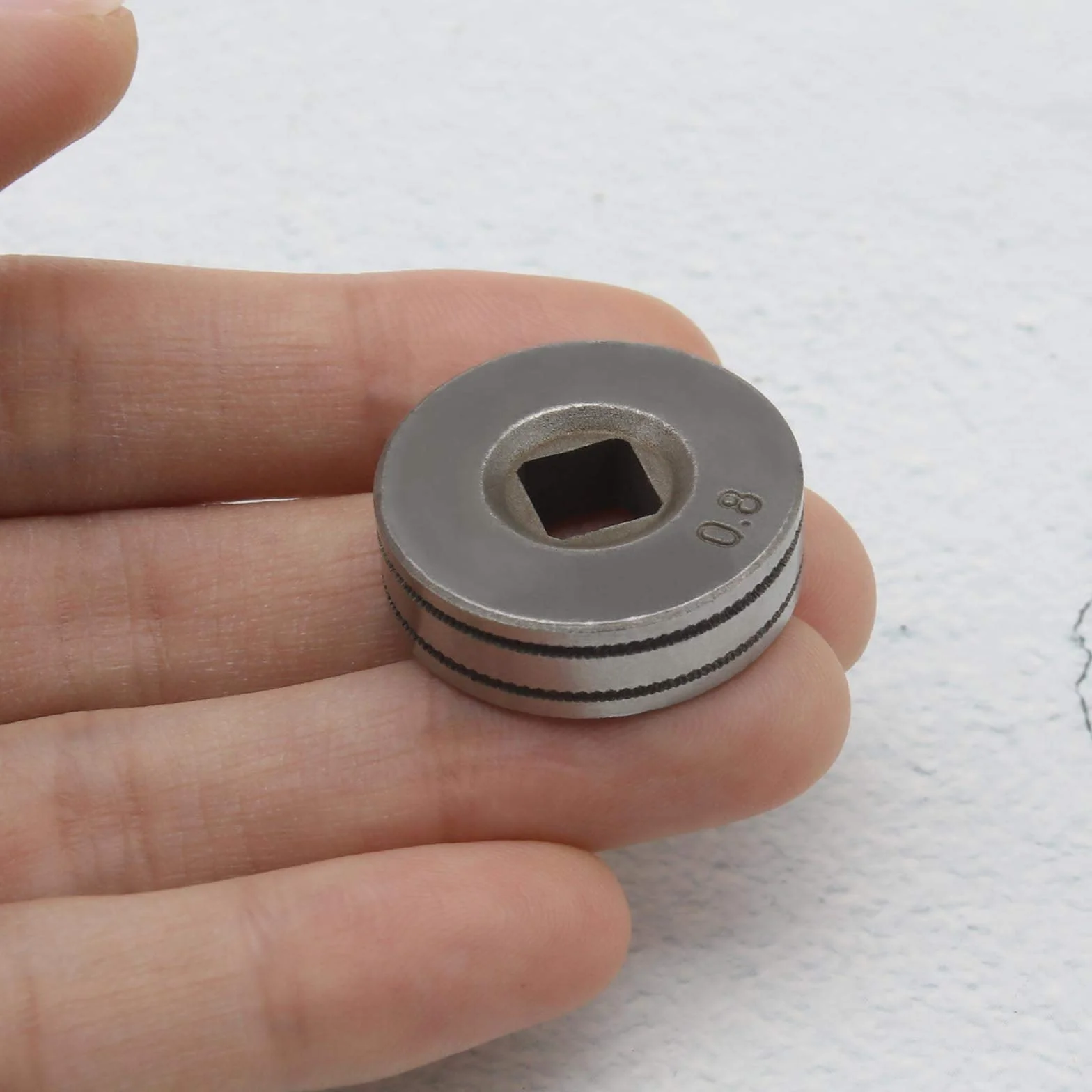 2 szt. 0,6/0,8 mm Rolki napędowe podajnika drutu Rolki kółka radełkowane rowki 25 mm średnicy pasujące do SSJ16 Podajnik drutu MIG MAG części sprzętu spawaczy