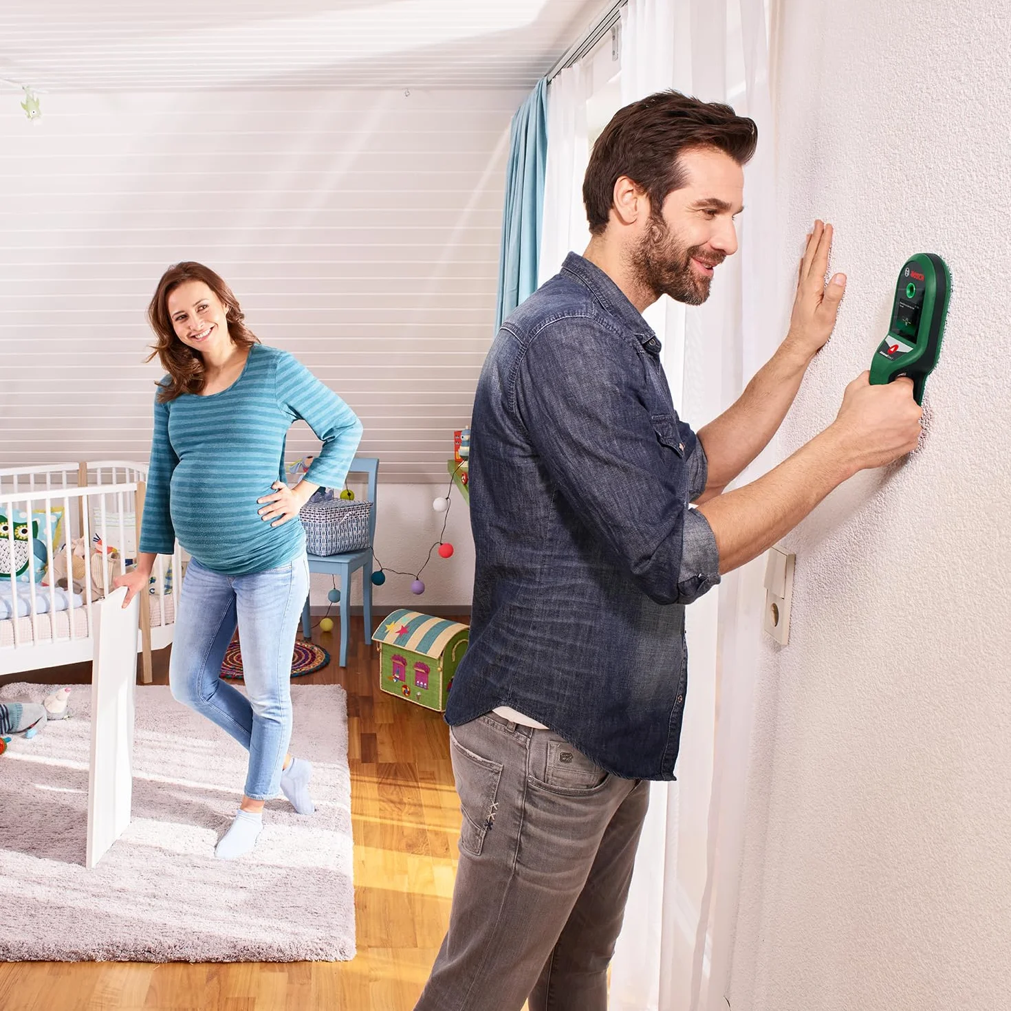 Bosch Detektor UniversalDetect (ułatwiający obsługę przewodnik instrukcjami „krok po kroku”, detektor konstrukcji drewnianych i przewodów, opakowanie kartonowe E-Commerce)