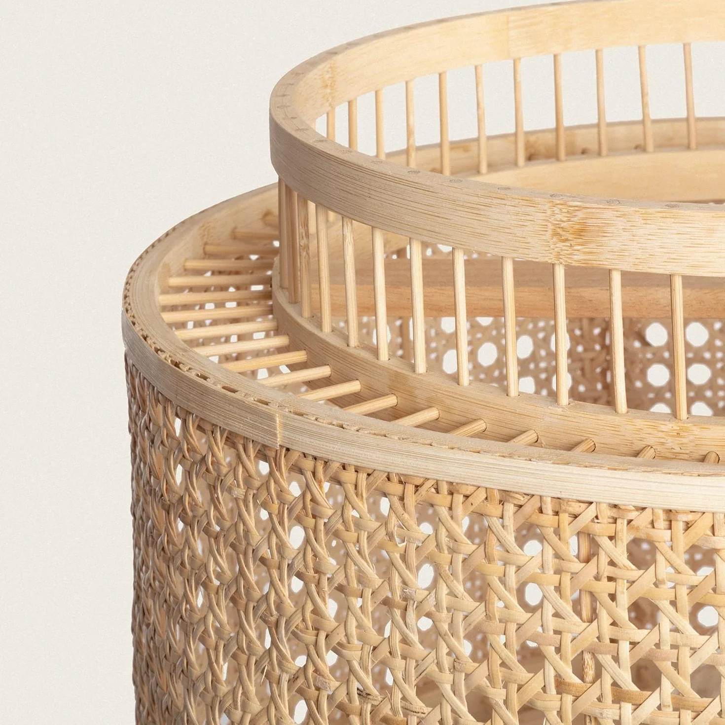 Ledkia Lampa Wisząca Bambusowa Bangkal Naturalna – Rustykalna Oprawa Sufitowa do Salonu i Sypialni w Stylu Boho. Elegancki Rattanowy Abażur z Dwoma Cylindrami, Gwint E27, Doskonała Dekoracja Wnętrz