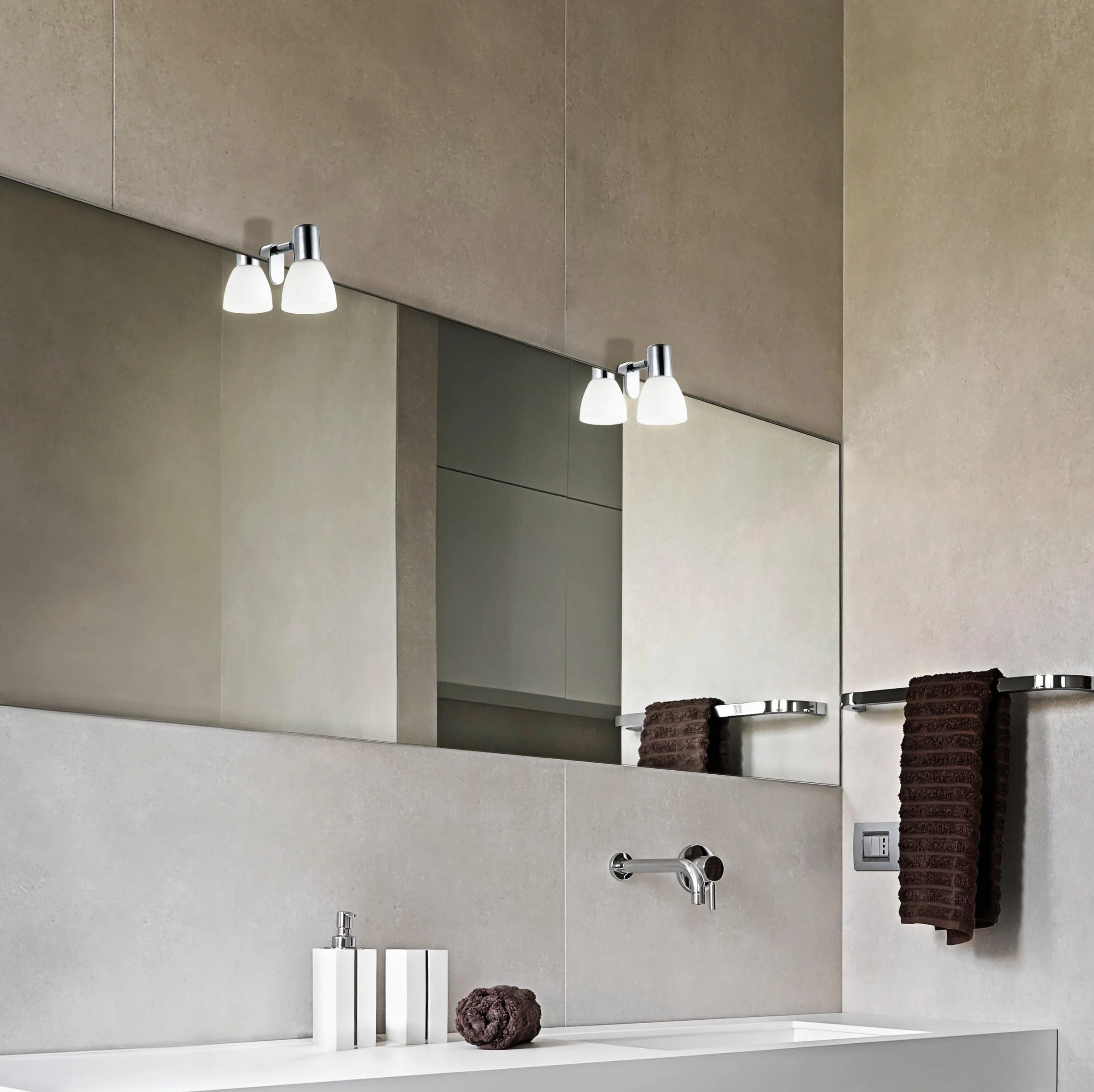 EGLO Naklejka na lustro, lampa ścienna, lampa lustra z metalu i matowego szkła opalowego, lampa łazienkowa w kolorze chromu, biała, lampa do wilgotnych pomieszczeń, IP20, oprawa E14