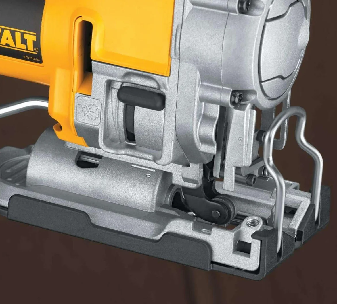 Dewalt DW331K-QS - Wyrzynarka 701w elektroniczna z zamkniętą pięścią + teczka