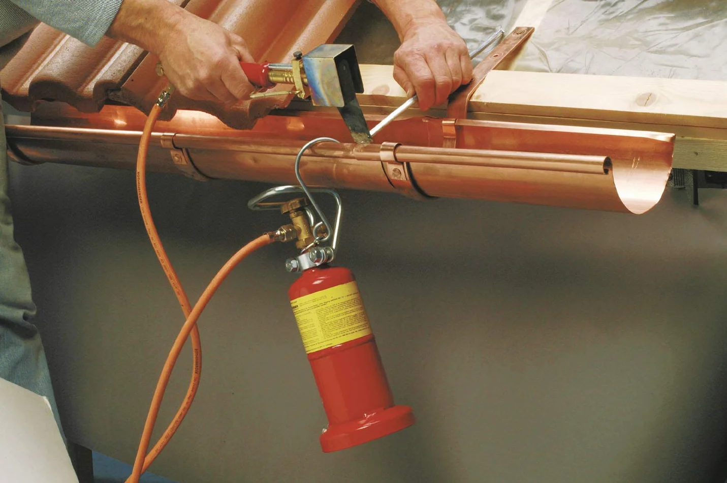 Rothenberger Industrialna rura spustowa do rynny dachowej, zestaw lutowniczy, lutownica miedziana, łącznie z wężem propanowym 2,0 m, temperatura robocza 800°C, 35498