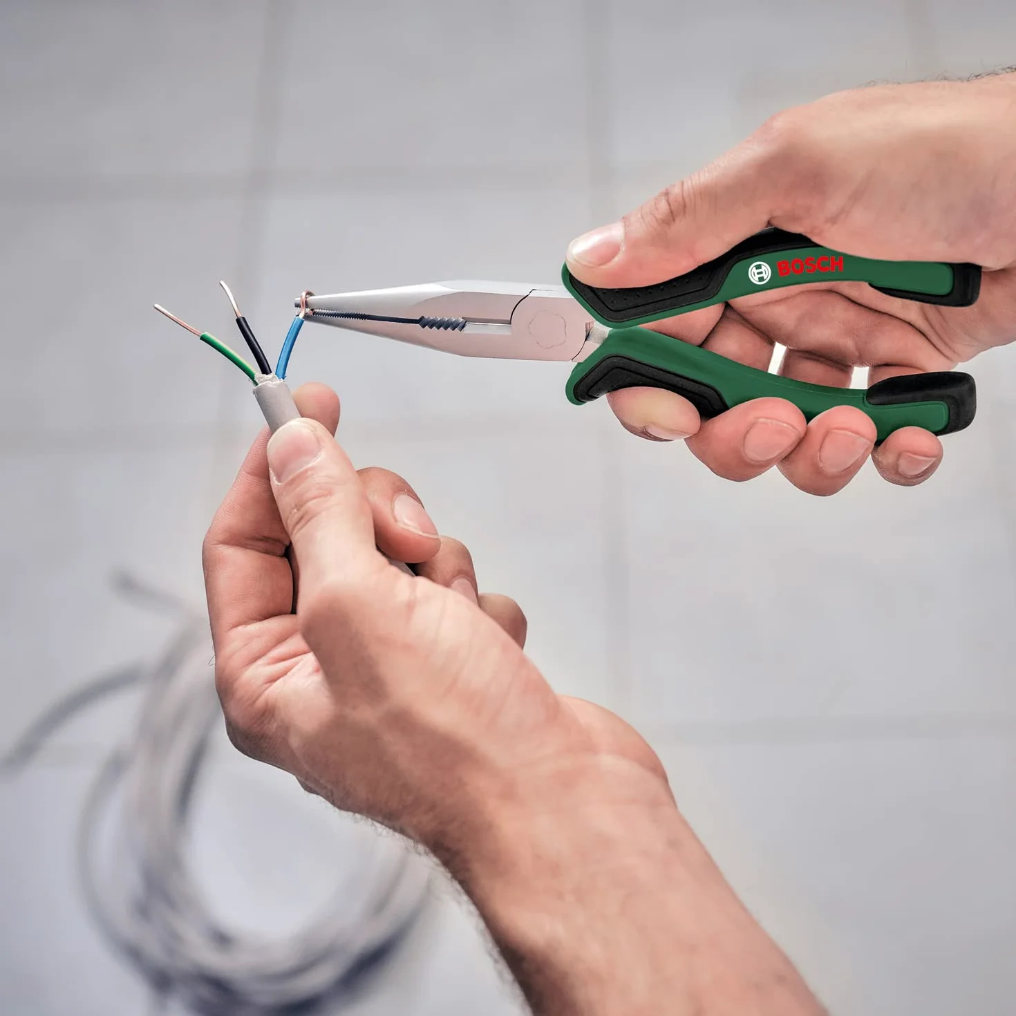 Bosch 4-częściowy zestaw szczypiec (4 pary, szczypce boczne, kombinerki, szczypce długie, klucz nastawny, ergonomiczne uchwyty z miękką okładziną Softgrip, niklowana powierzchnia)