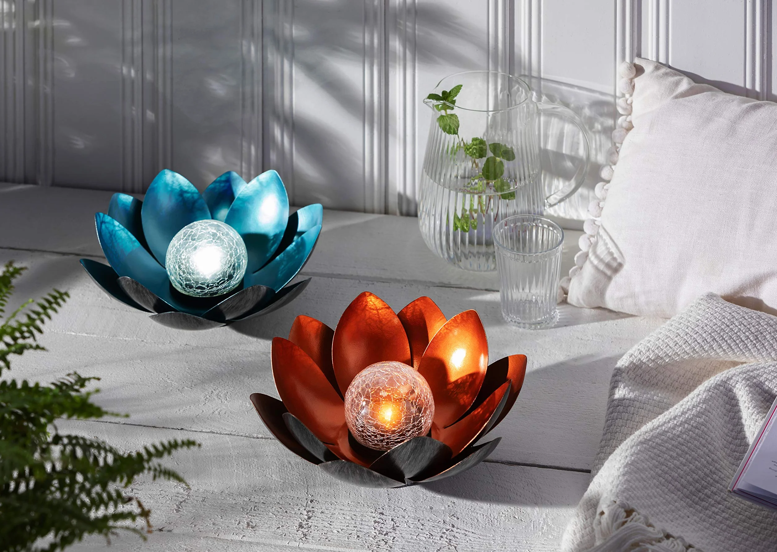 Dehner Lampa solarna Lotus, Ø 27,5 cm, wysokość 12 cm, metal, srebrna/czerwona