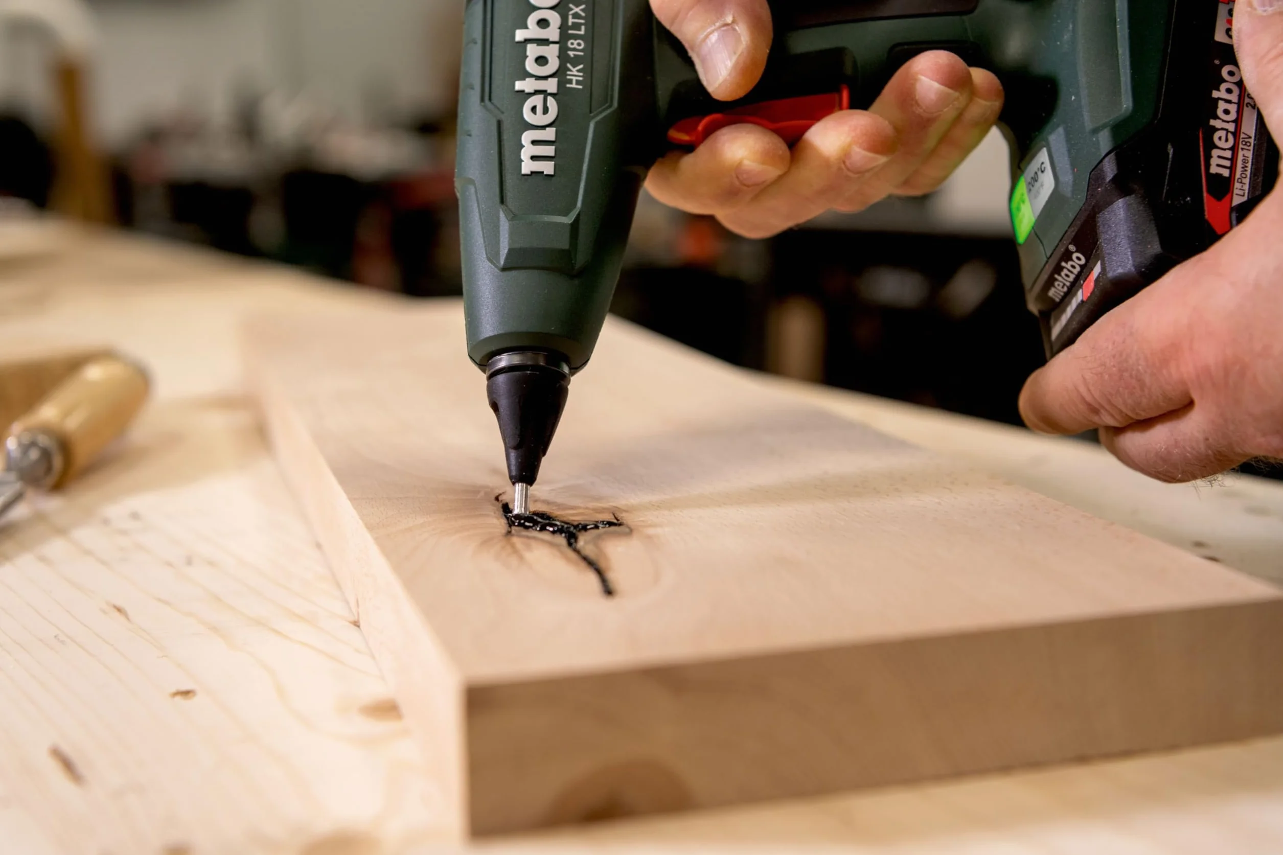 Metabo HK 18 LTX 20 600797850 akumulatorowy pistolet do klejenia na gorąco, 18 V (klej na gorąco, pistolet do klejenia na gorąco z 5 wkładami klejowymi, bez akumulatora + ładowarki)