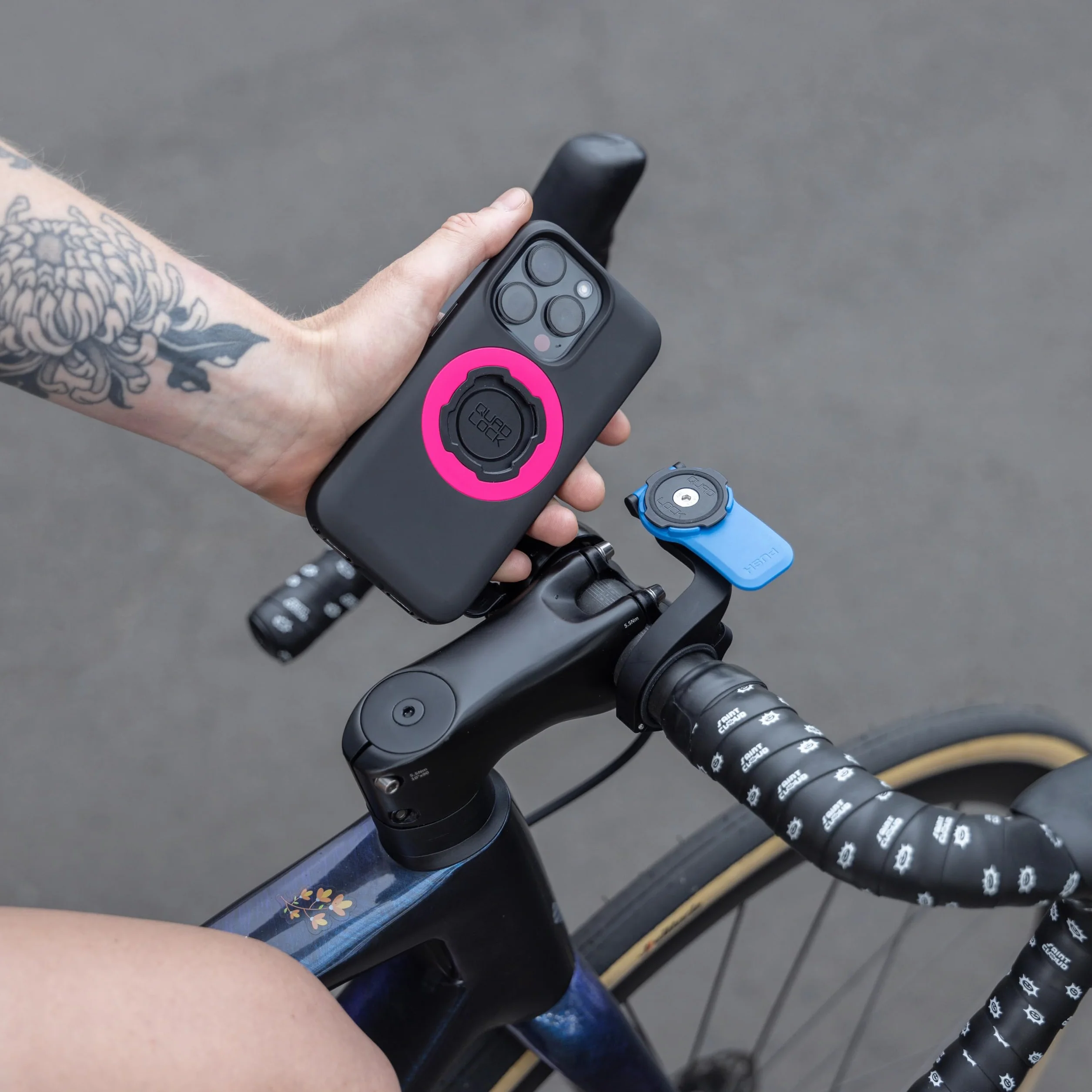 QUAD LOCK Uchwyt na telefon komórkowy na kierownicę roweru (V3) do iPhone'a, Galaxy, Pixel