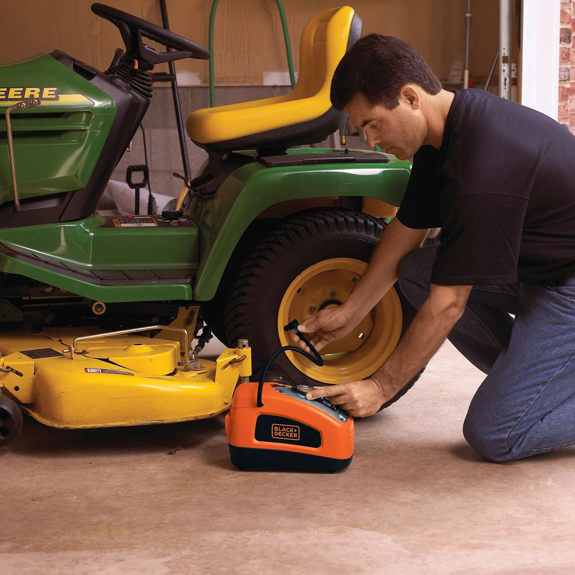 BLACK+DECKER ASI300 Wielofunkcyjny kompresor sprężarka 12V 230V 11 Bar