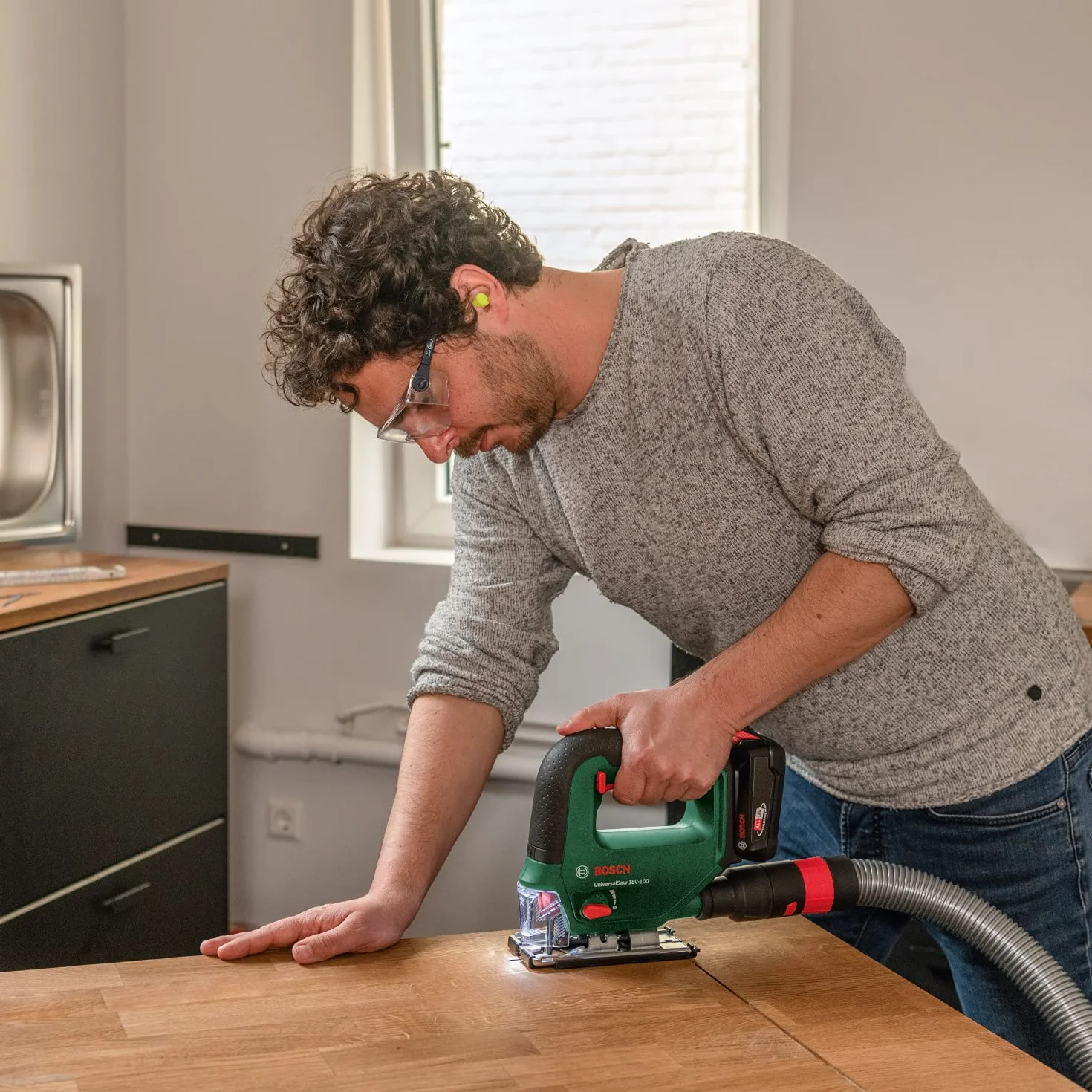 Bosch UniversalSaw, Wyrzynarka akumulatorowa 18V-100 (bez akumulatora, system 18V, 15-częściowy zestaw brzeszczotów do wyrzynarek, opakowanie kartonowe) – Amazon Edition, Zielony