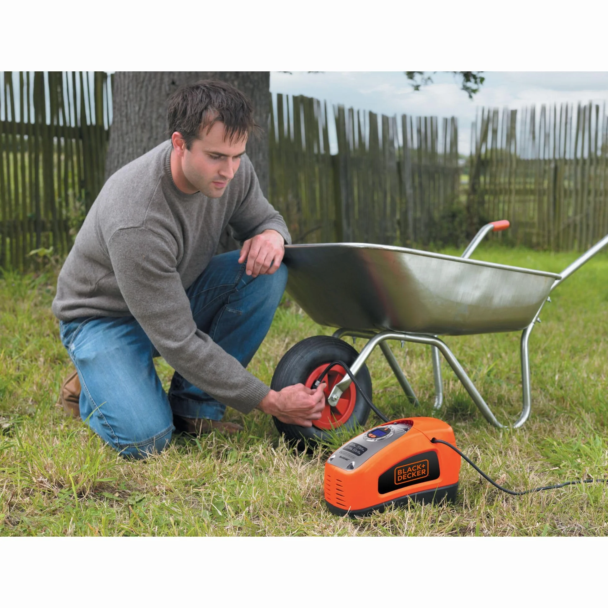 BLACK+DECKER ASI300 Wielofunkcyjny kompresor sprężarka 12V 230V 11 Bar