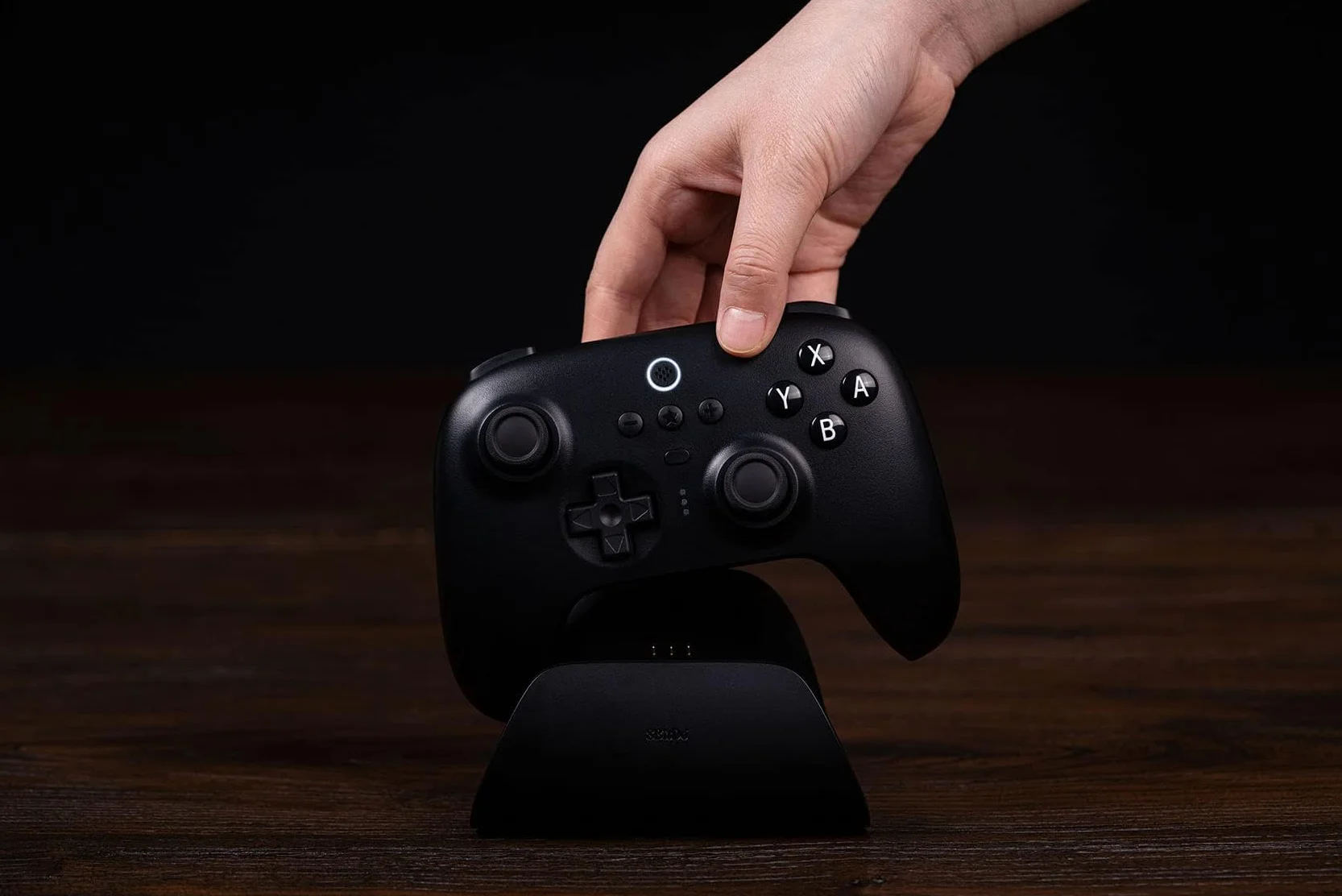 8Bitdo Ultimate Bluetooth i Kontroler 2.4g Ze Stacją ładującą Godziny Gry 22, Bezprzewodowy Kontroler Przełączników Kontroler Gier Kabel USB Gamepad do Przełącznika i Systemu Windows (Czarny)