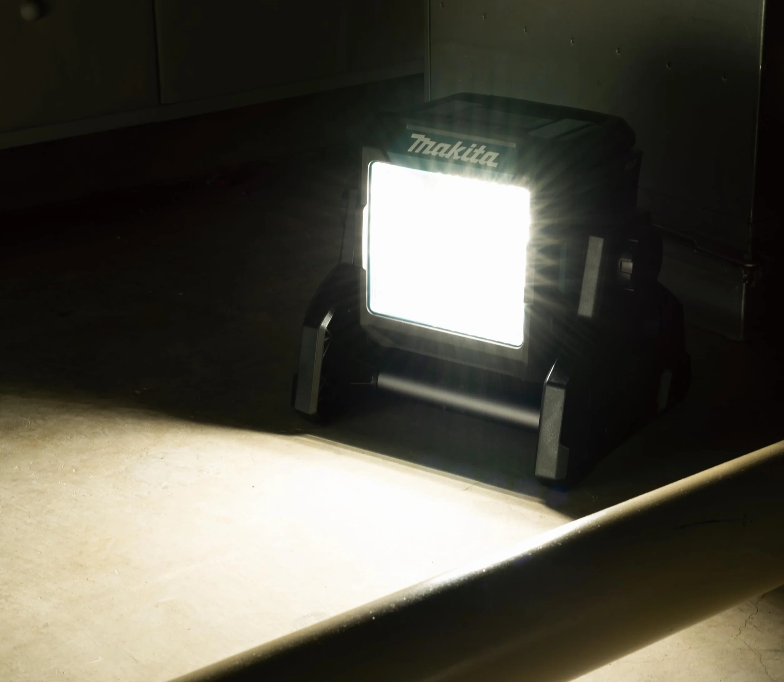 Makita Gt Lampa Robocza, Wielokolorowy, 1100 lumenów