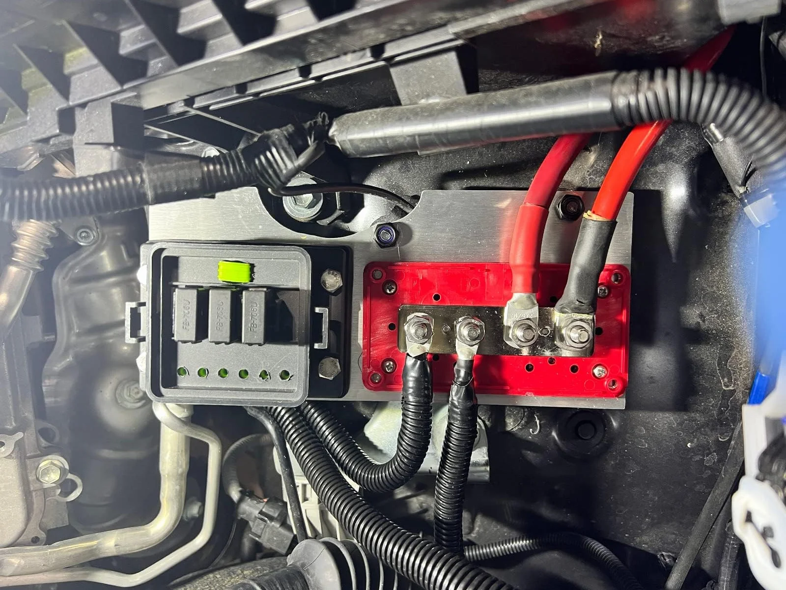T Toca szyna zbiorcza 12 V - 48 V Heavy Duty Busbar 300 A z 4 x bolcami M10, blok przyłączeniowy, pozytywny blok rozdzielacza prądu, 300 A, szyny zbiorcze DC Bus Bar do samochodów osobowych
