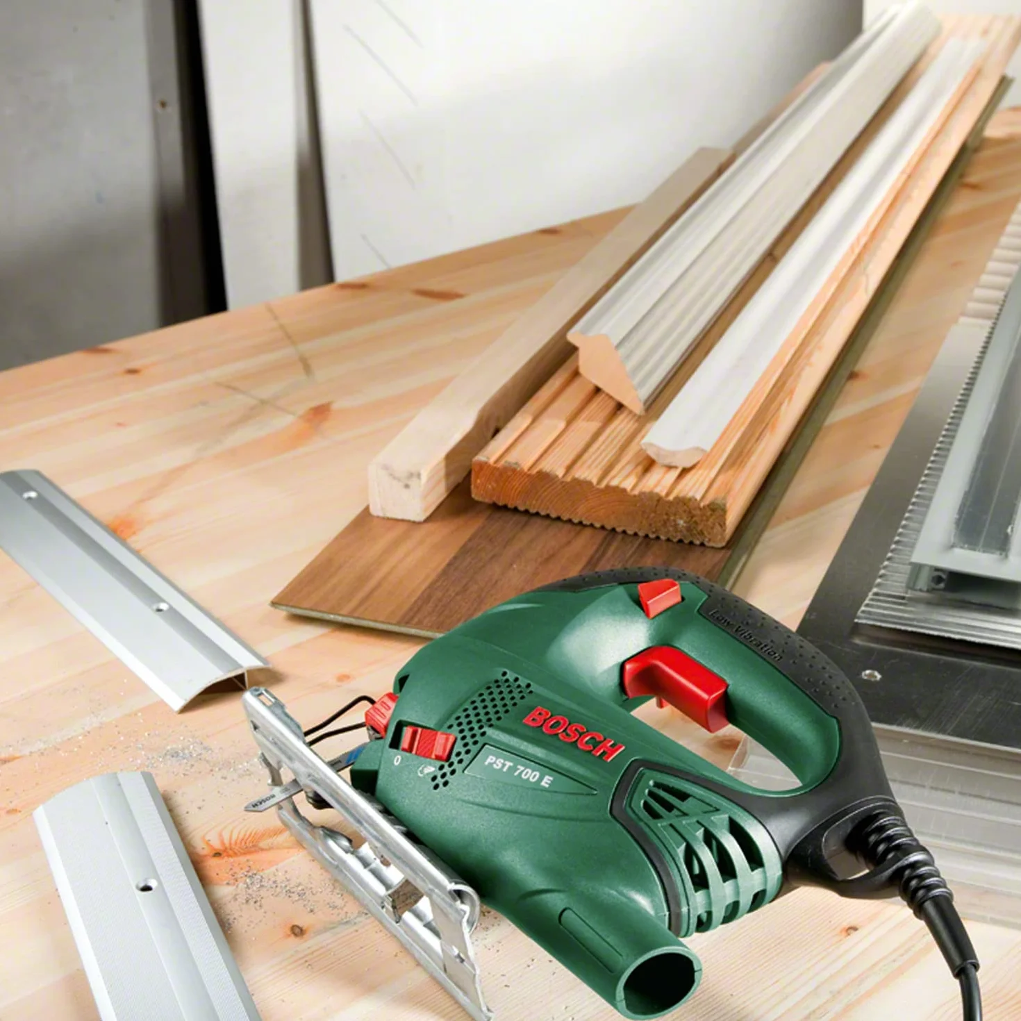 Bosch PST 700 E wyrzynarka (500 W, w walizce)