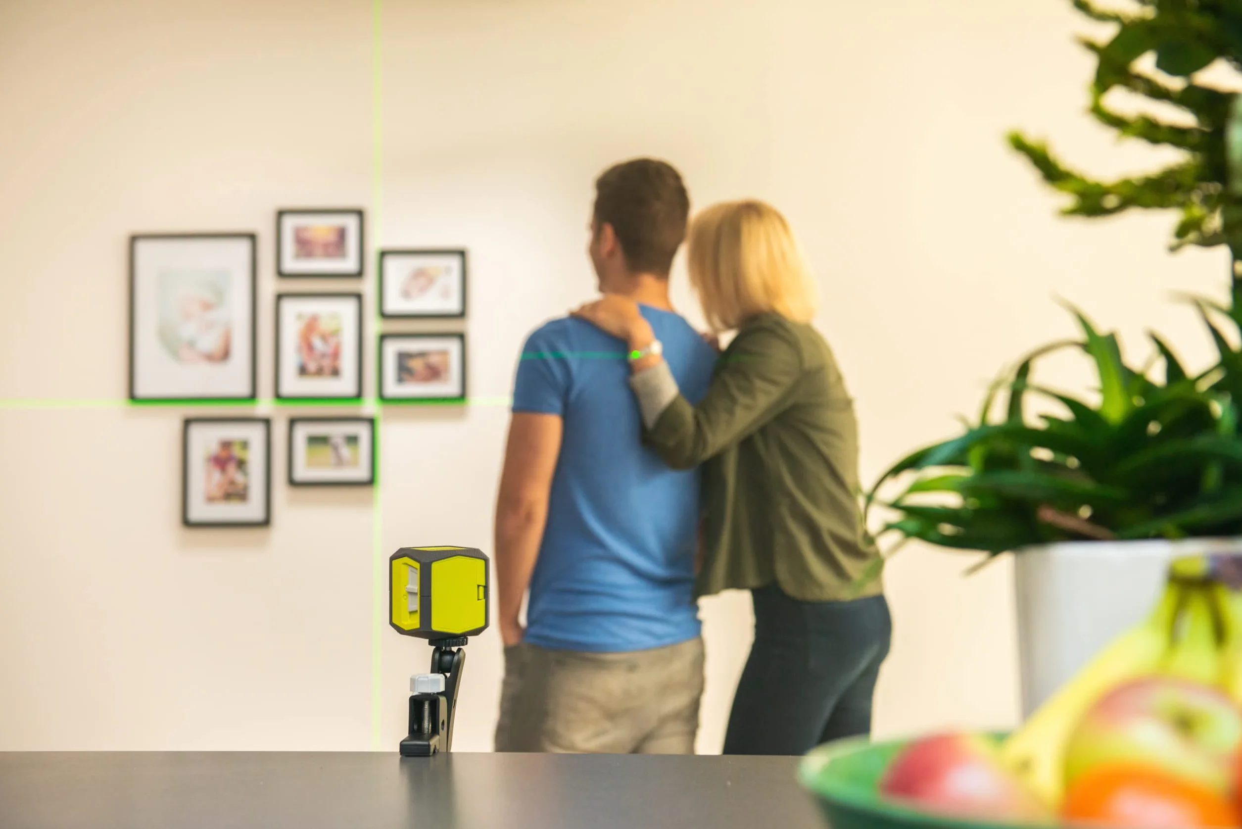 Ryobi Laser z Zieloną Wiązką RBCLLG1, Zakres Roboczy 15 m, Czas Pracy 6 Godzin, Laser Klasy II, Długość Fali 520Nm ± 10Nm, <1Mw, Dokładność do 0.5 mm/m