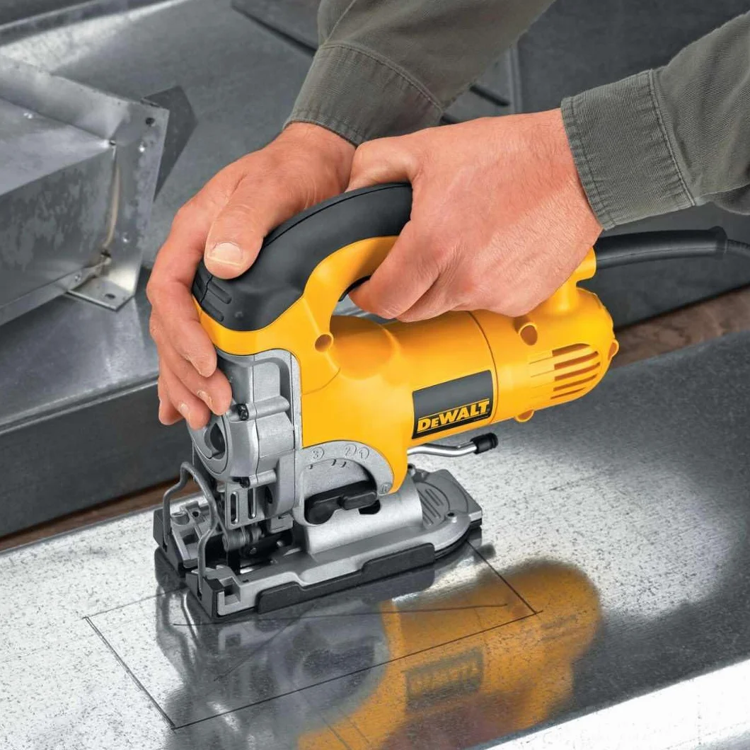 Dewalt DW331K-QS - Wyrzynarka 701w elektroniczna z zamkniętą pięścią + teczka