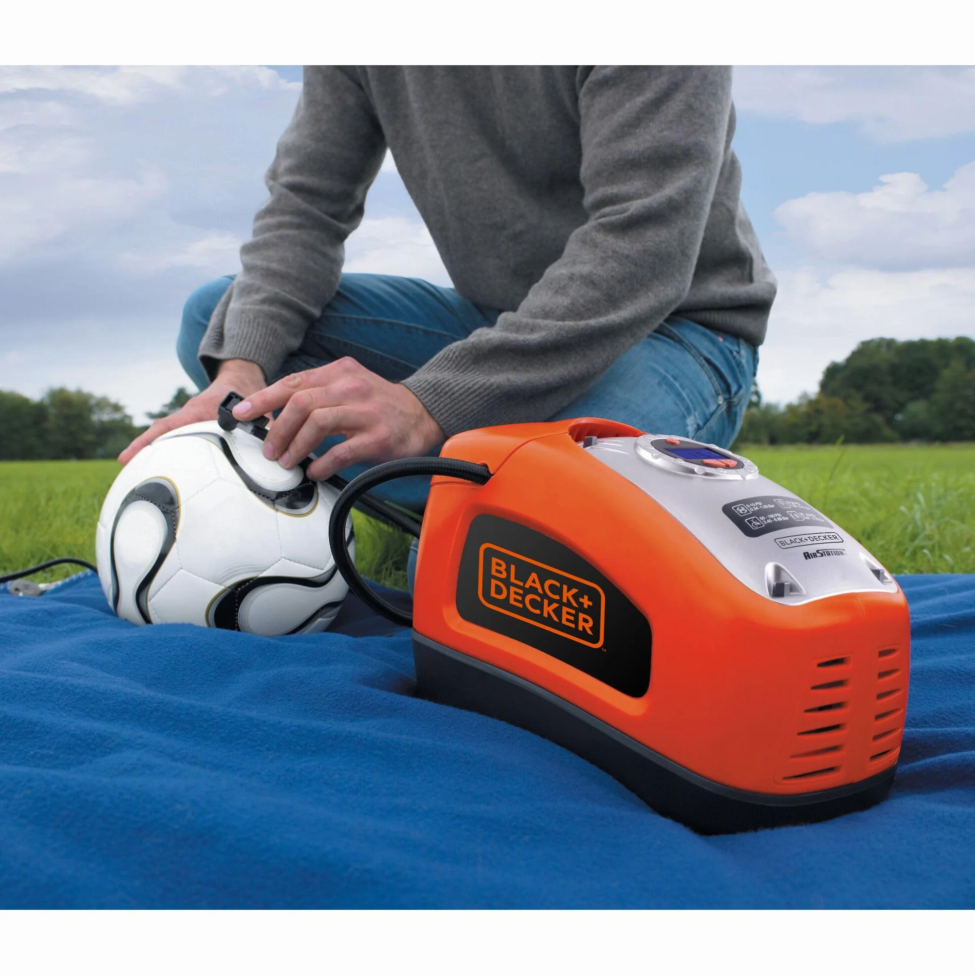 BLACK+DECKER ASI300 Wielofunkcyjny kompresor sprężarka 12V 230V 11 Bar
