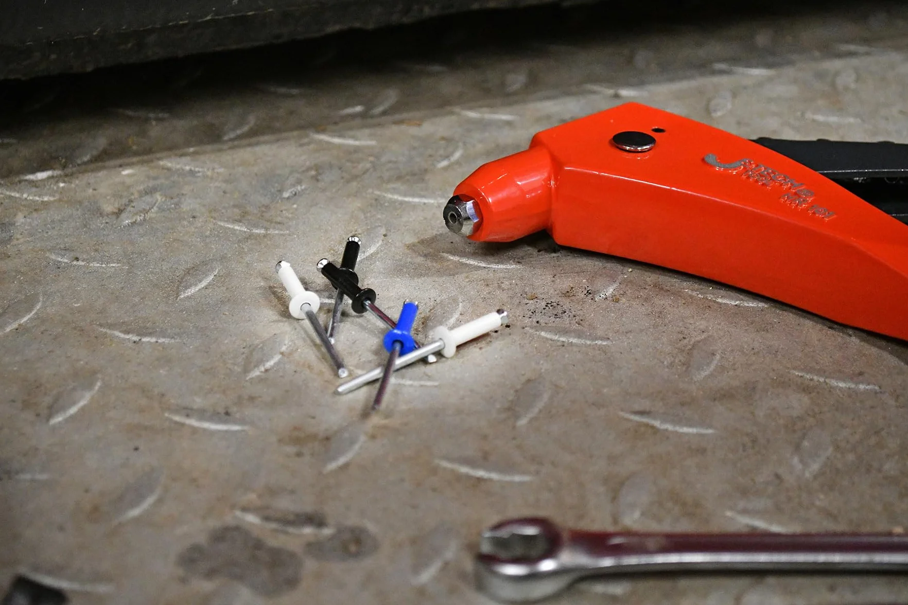 PRECISION-STEEL 48 Nity aluminiowe ø4,2mm. Asortyment biało-czarny-niebieski