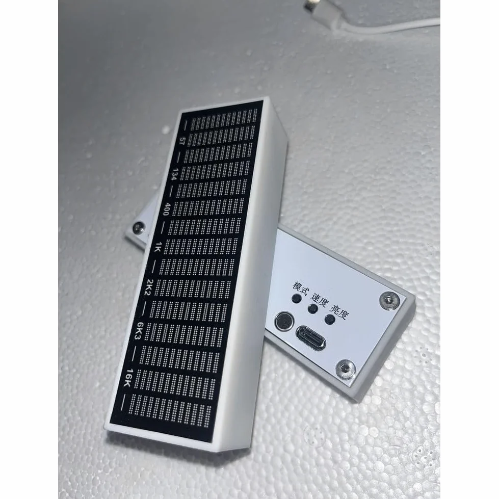 Wyświetlacz LED z muzyką, aktywowane dźwiękiem, światło rytmiczne z USB, wizualizacja audio w czasie rzeczywistym, do samochodu, deski rozdzielczej i pulpitu, czarny, 11,4 cm