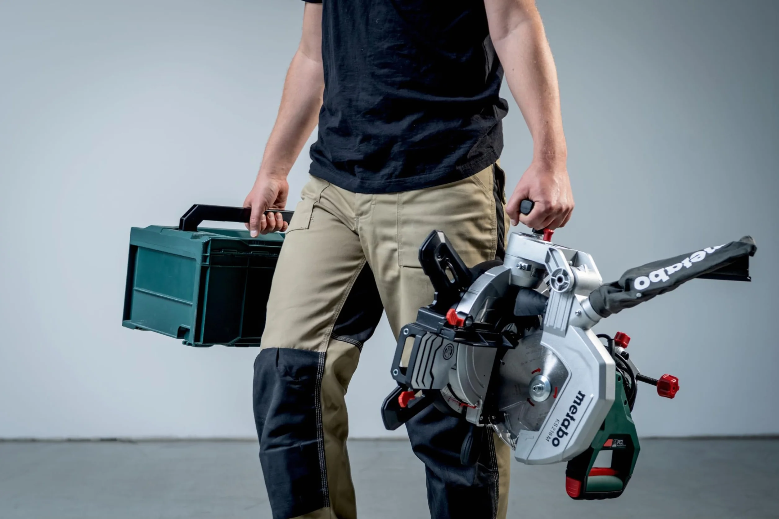Metabo KS 216 M zestaw do piły ukośnej (karton z 2. brzeszczotem z twardego metalu, z nachyleniem brzeszczotu, zintegrowane poszerzenia stołu) 610216900