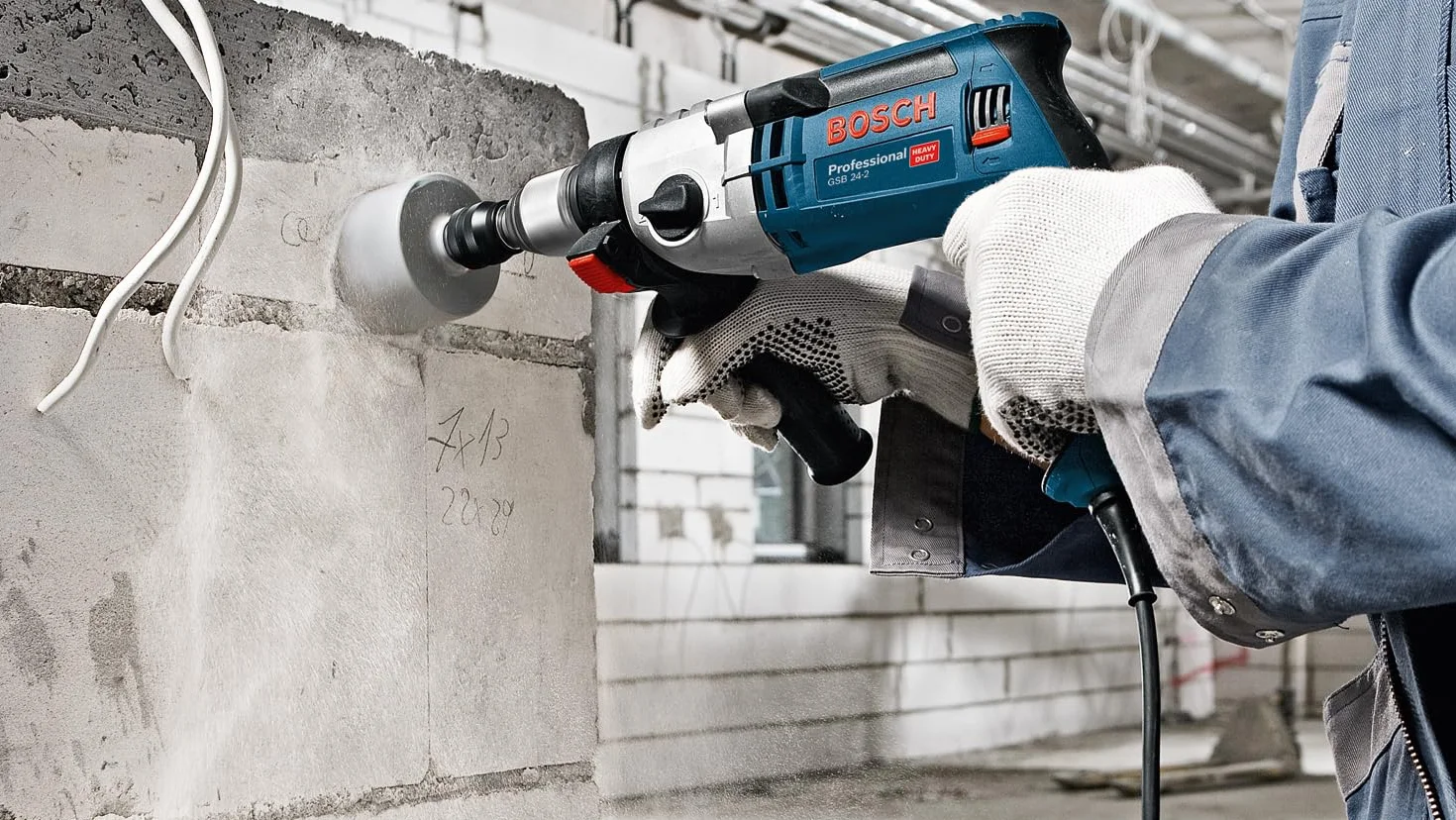 Bosch Professional: wiertarka udarowa GSB 24-2 moc 1100 W, maks. moment obrotowy: 40/14,5 Nm, szybkozaciskowy uchwyt wiertarski, rękojeść dodatkowa, ogranicznik głębokości, walizka L-Case