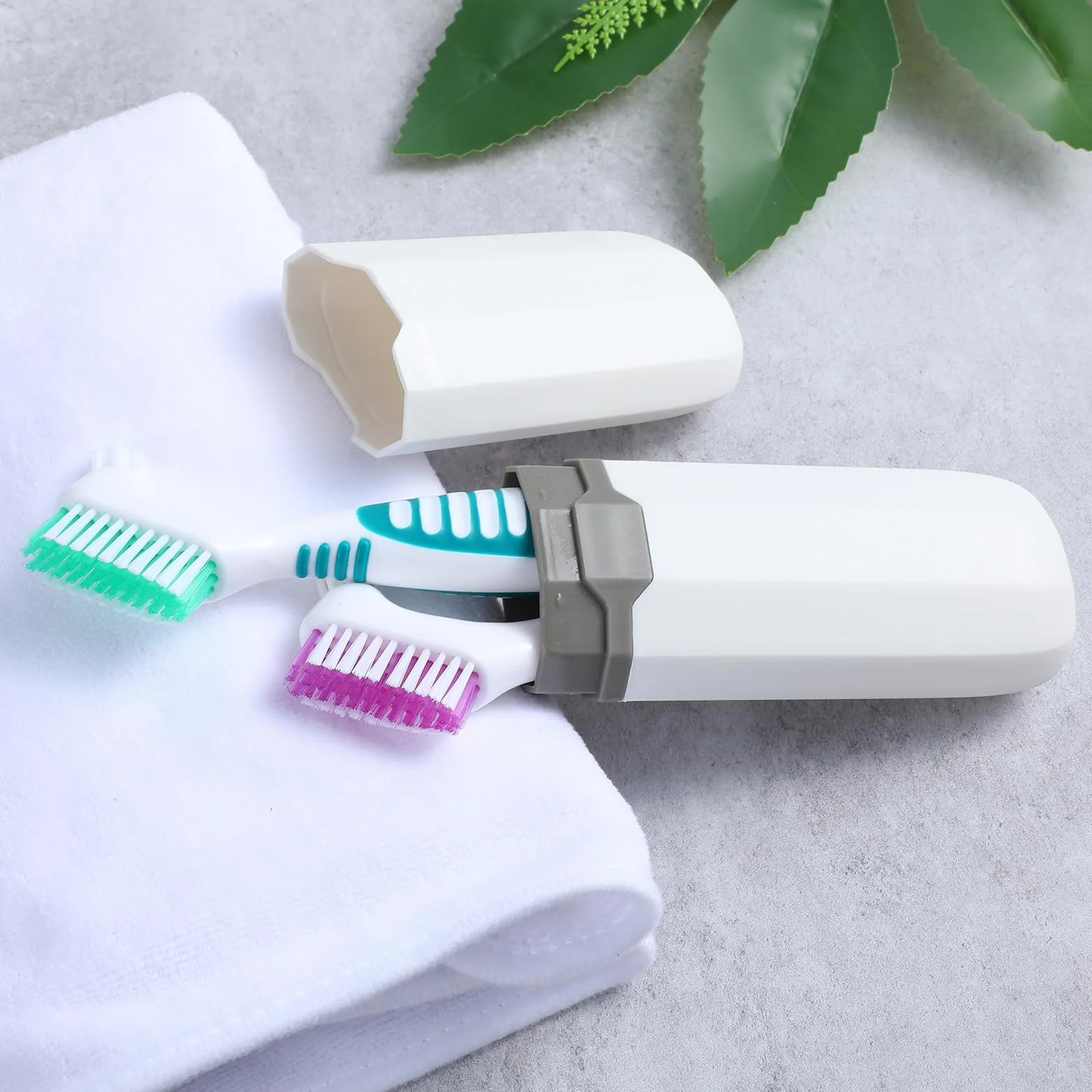 Szczotka do protez, 2 szt. szczoteczki do zębów z etui, wielowarstwowe włosie, ergonomiczny gumowy uchwyt do czyszczenia sztucznych zębów, zielona, fioletowa